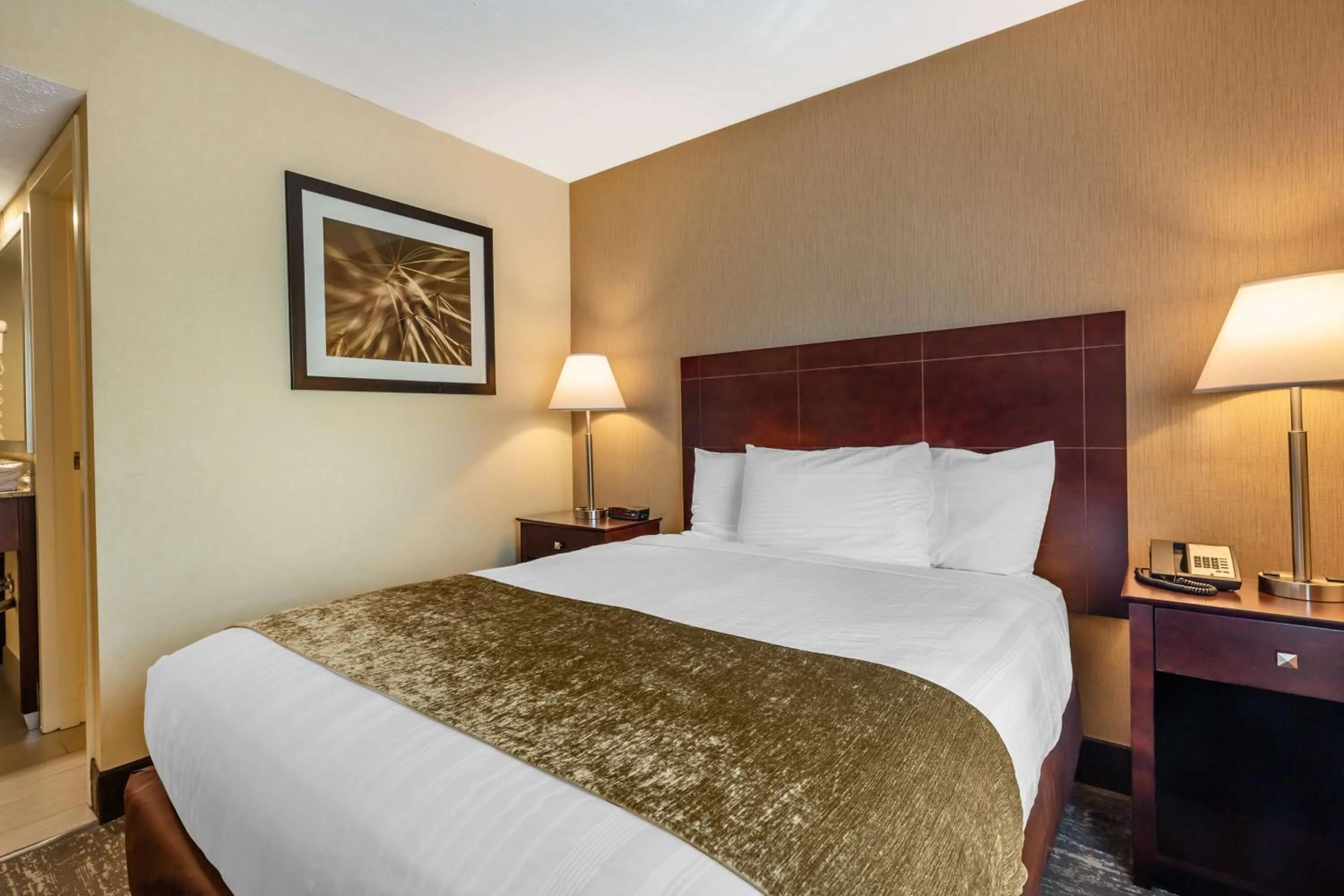 Bedroom, Bed in Best Western Braintree Inn