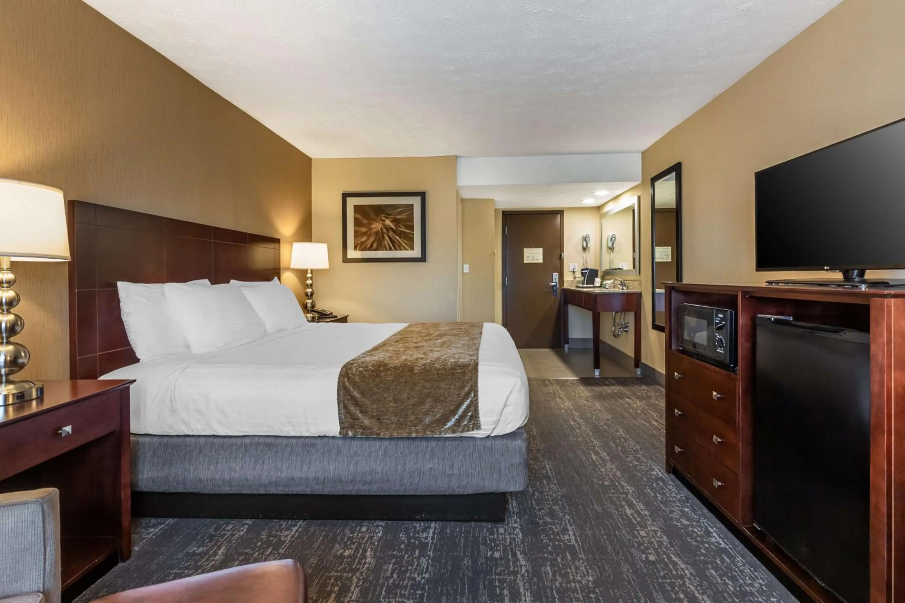 Bedroom in Best Western Braintree Inn