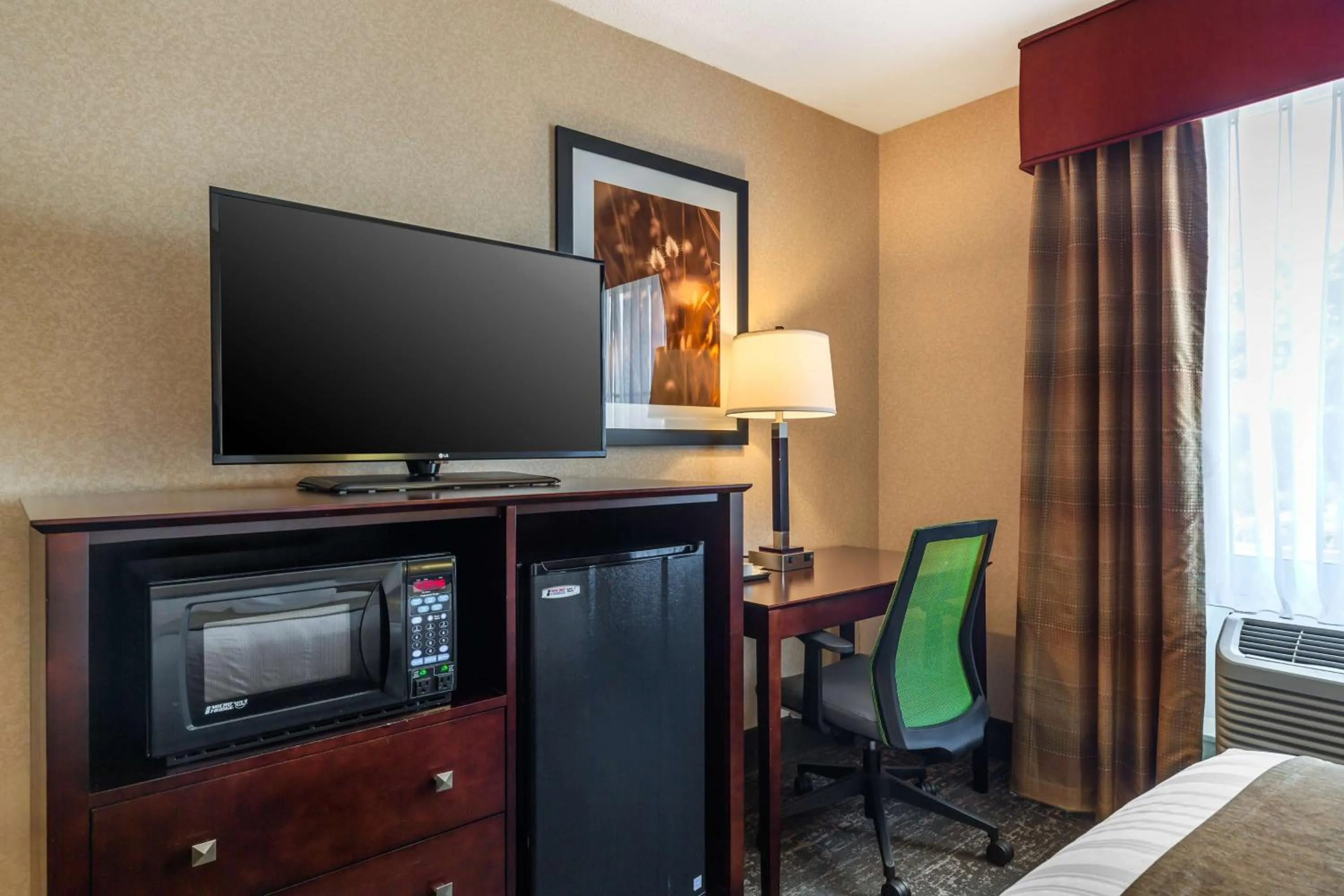 Bedroom in Best Western Braintree Inn