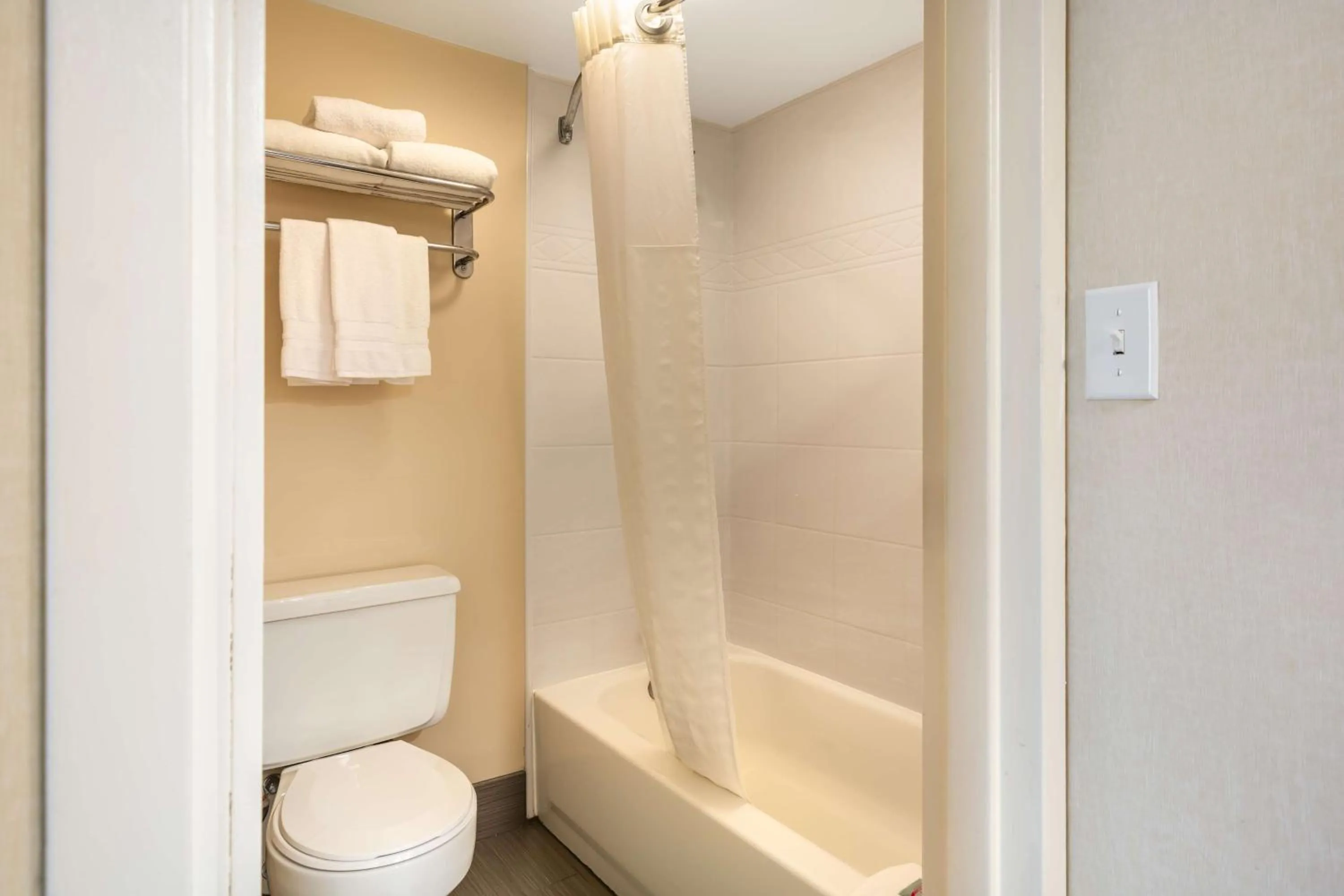 Bathroom in Best Western Braintree Inn