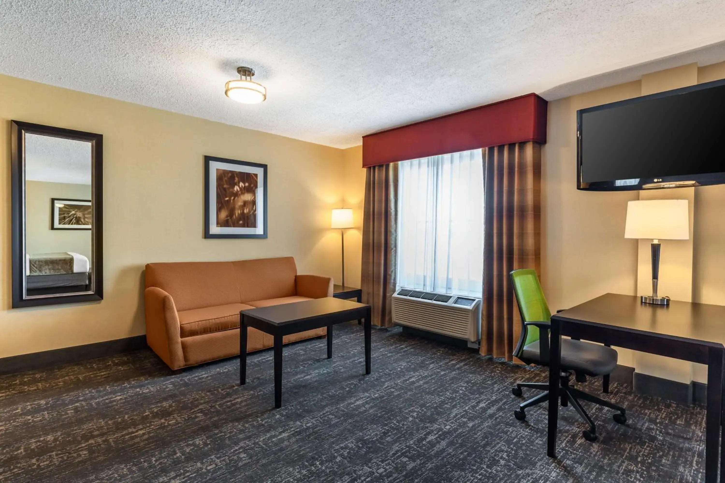 King Suite in Best Western Braintree Inn King Suite in Best Western Braintree Inn