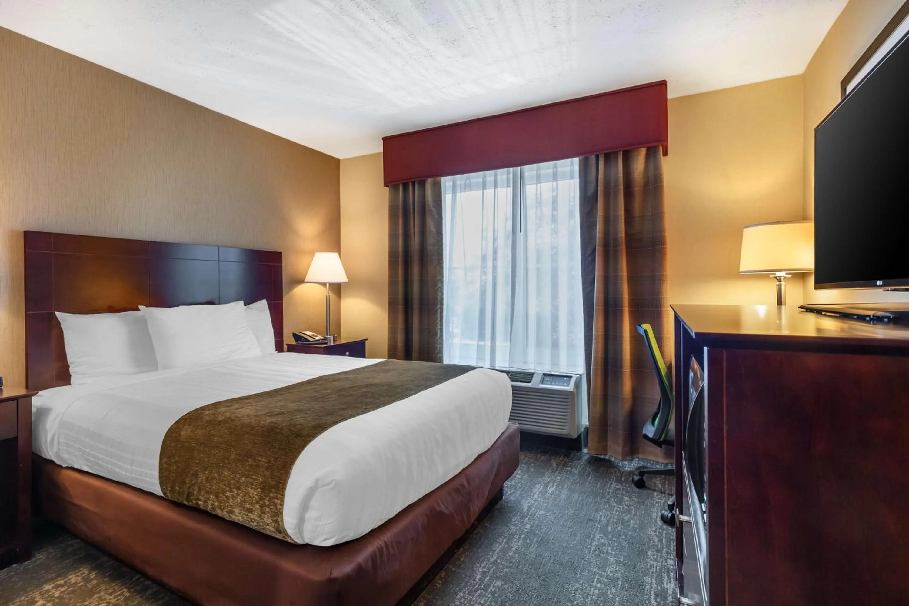 Bedroom, Bed in Best Western Braintree Inn