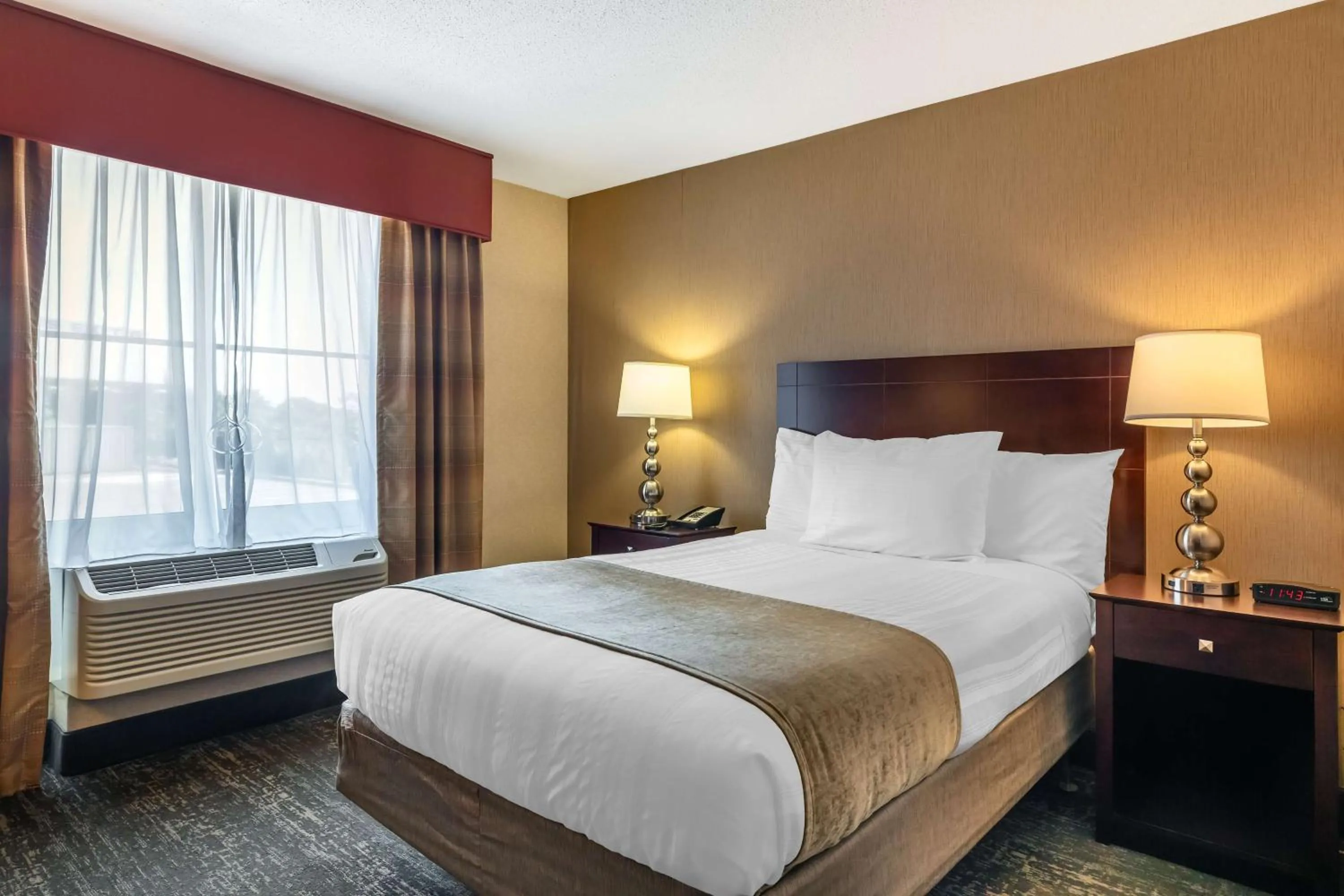 Bedroom, Bed in Best Western Braintree Inn