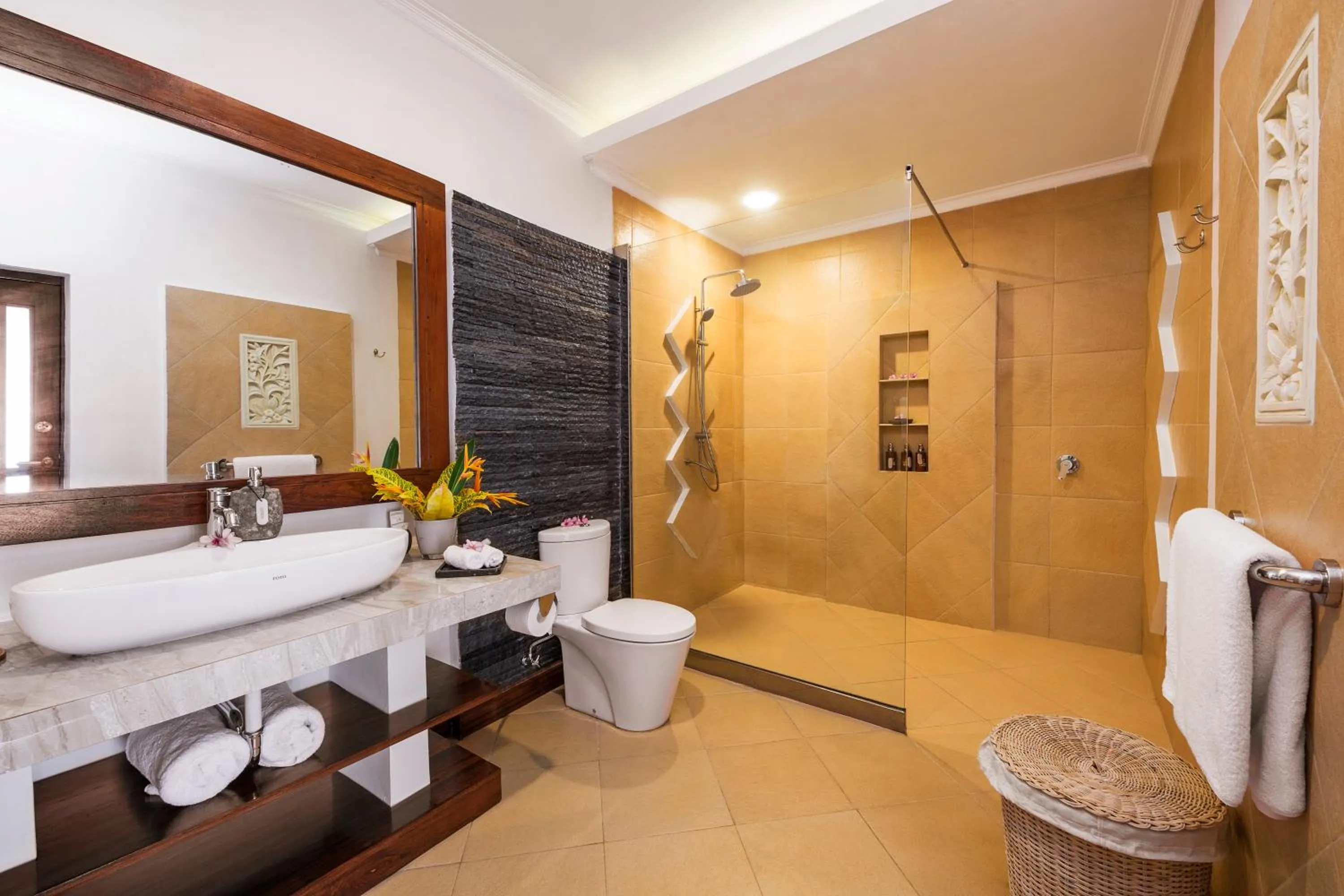 Shower in Bunaken Oasis Dive Resort and Spa