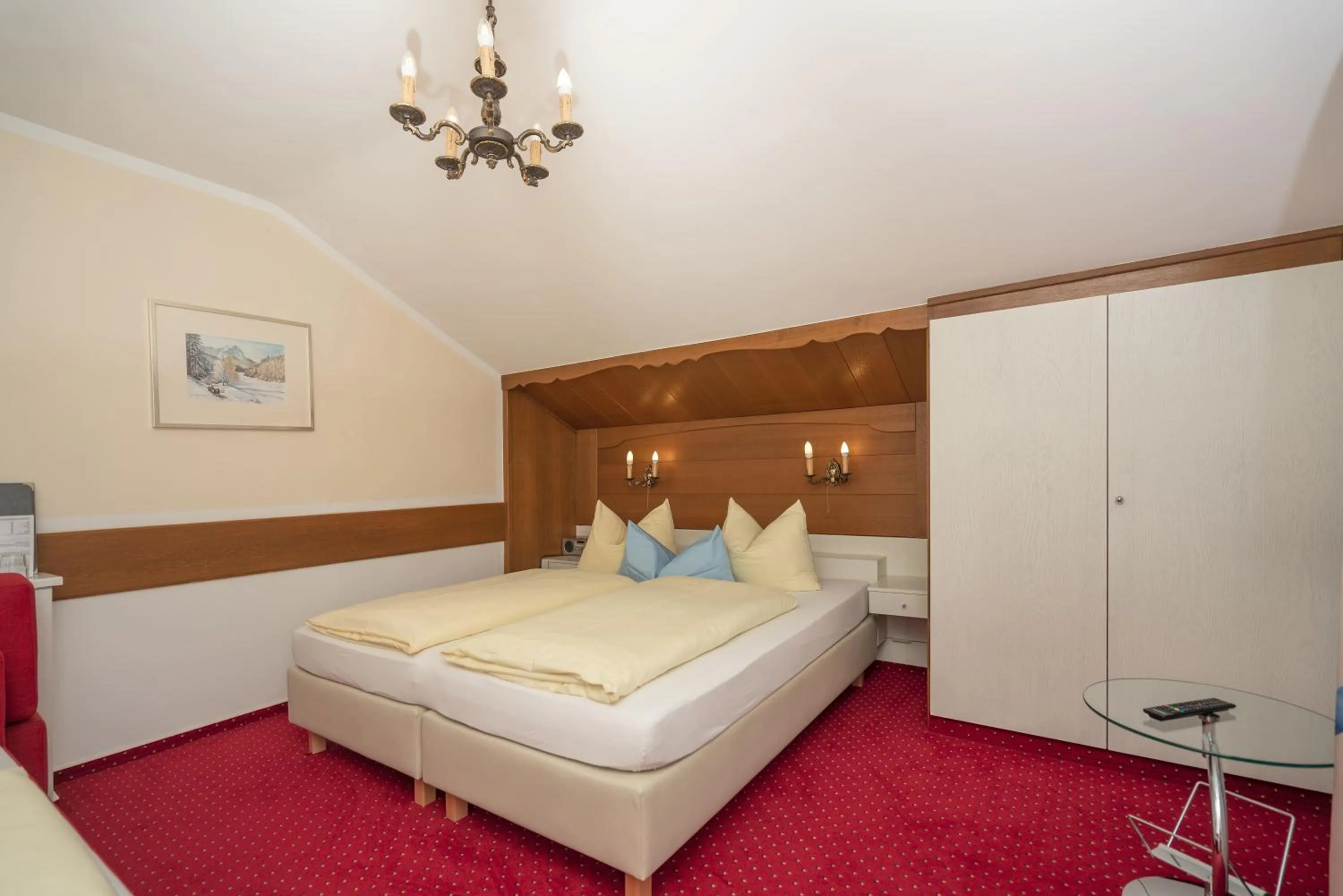 Photo of the whole room, Bed in Hotel Sonnenspitz ***