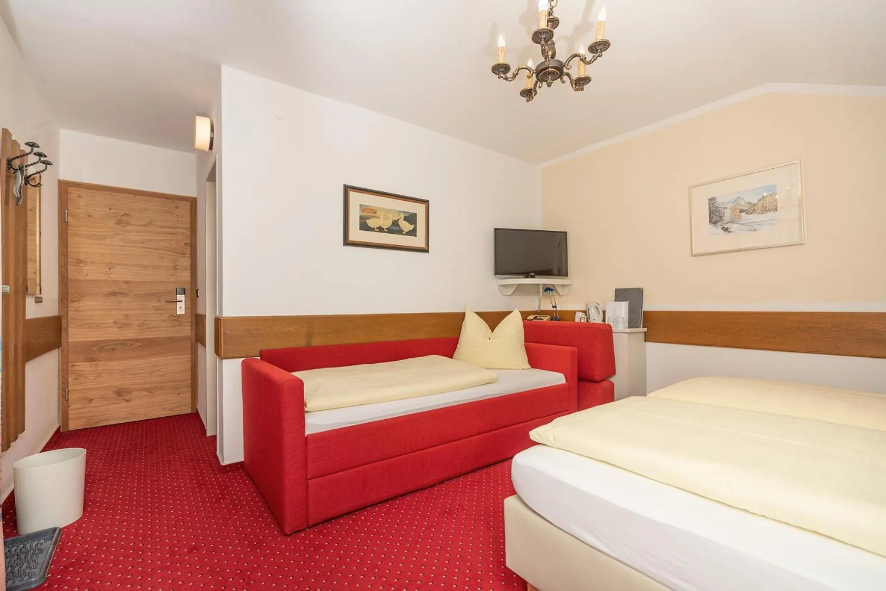 Bed in Hotel Sonnenspitz ***