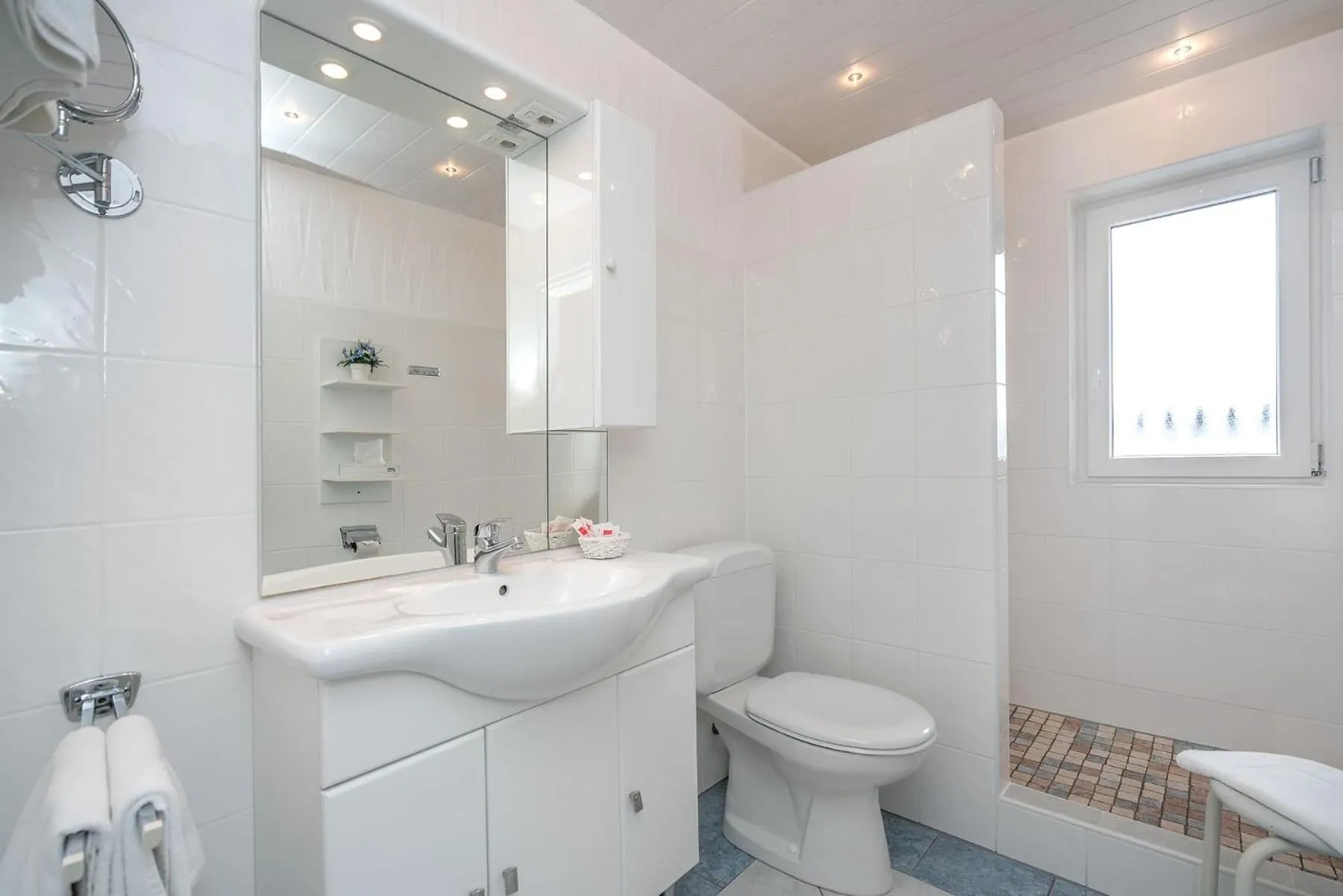 Bathroom in Hotel Sonnenspitz ***