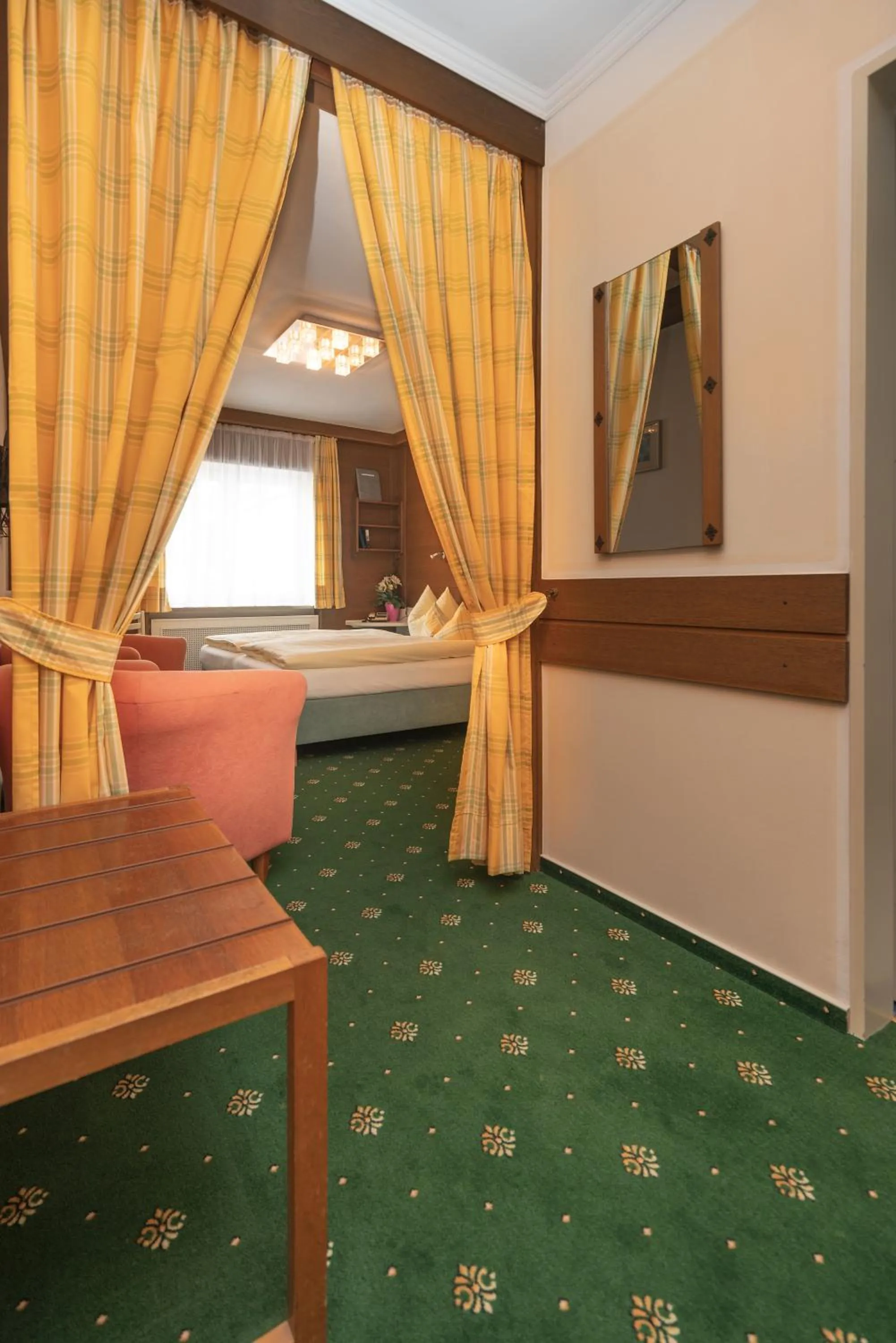 Photo of the whole room, Bed in Hotel Sonnenspitz ***