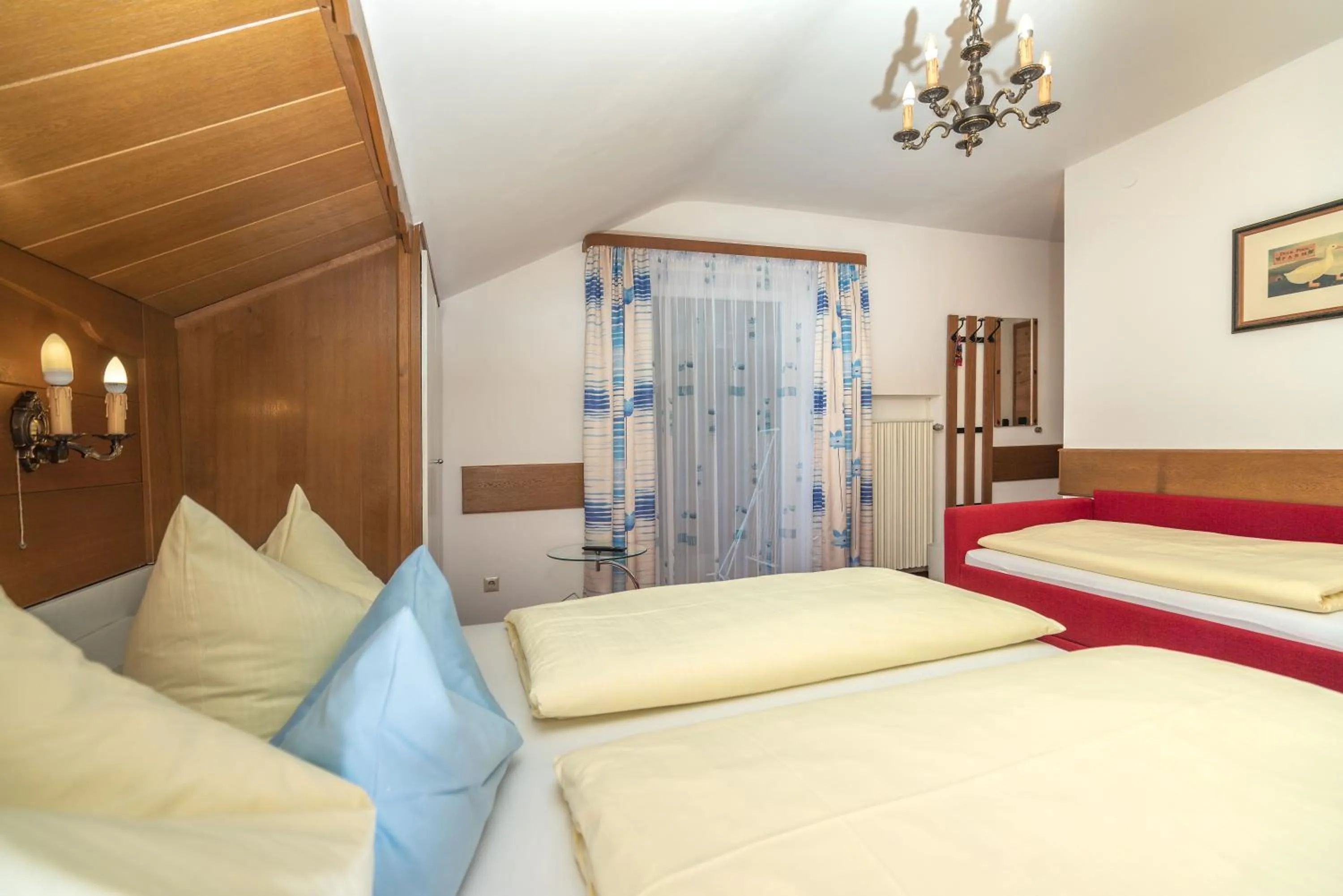 Photo of the whole room, Bed in Hotel Sonnenspitz ***