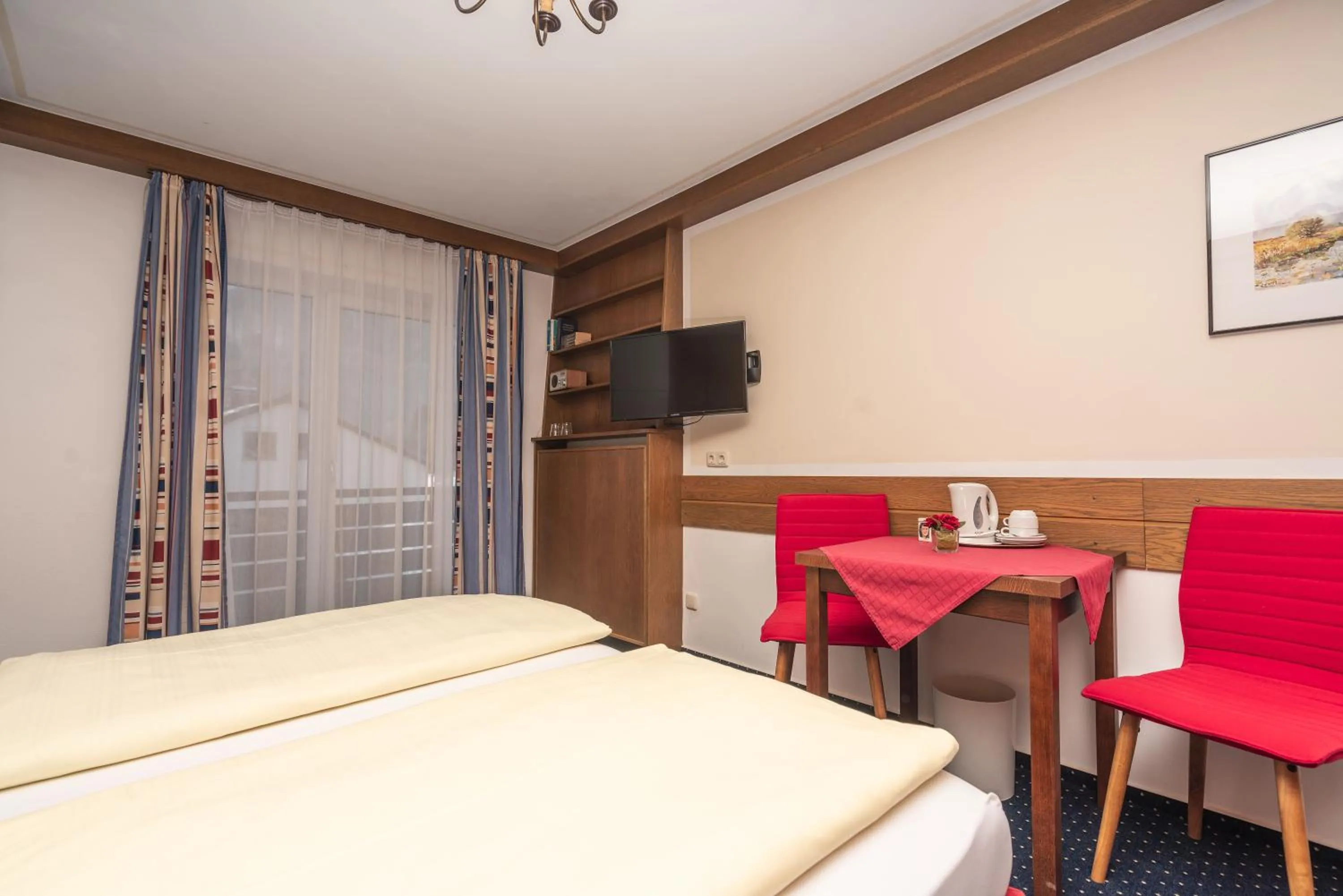 Photo of the whole room, Bed in Hotel Sonnenspitz ***