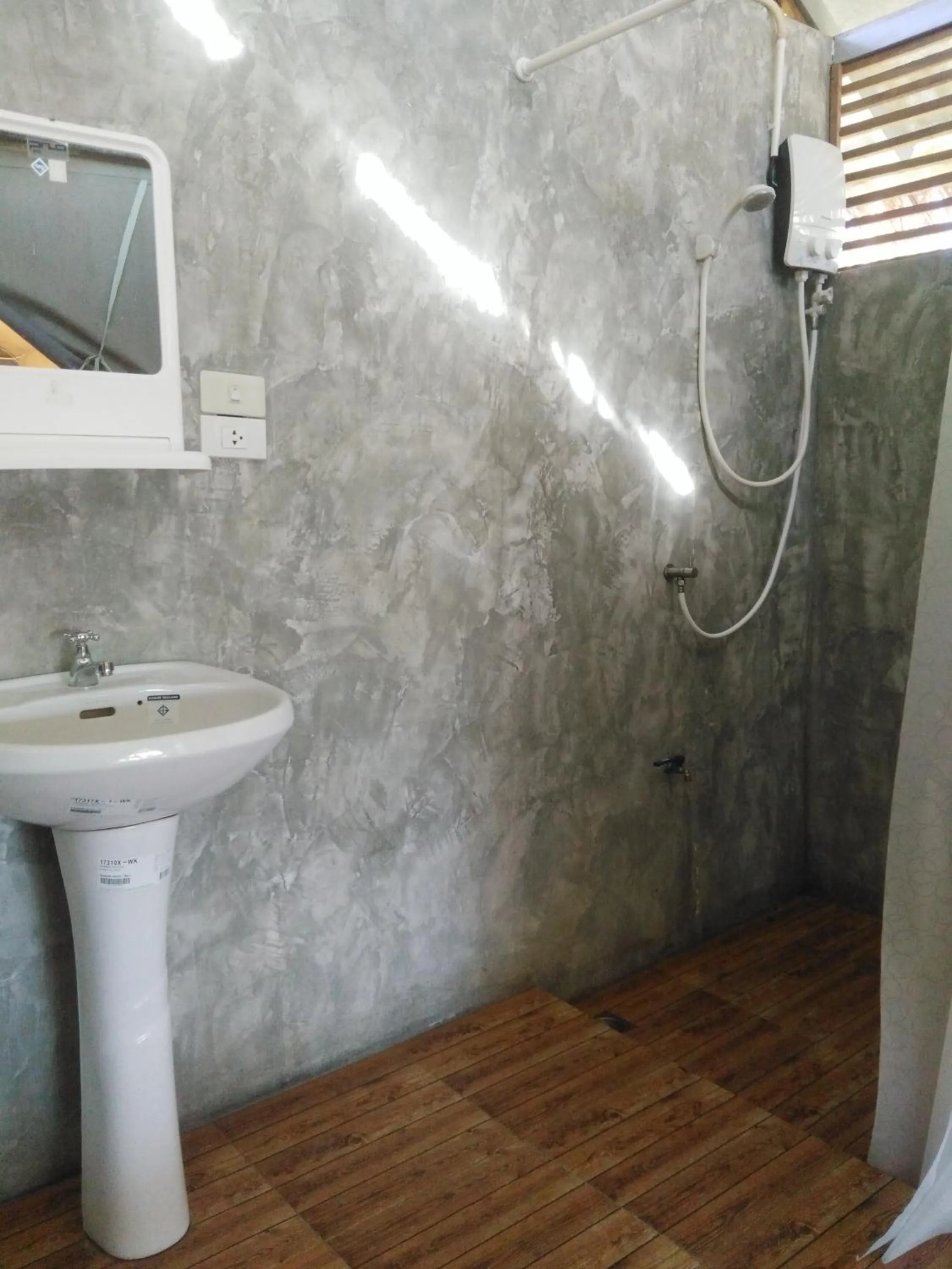 Shower in Naivacha Tent Koh Mak