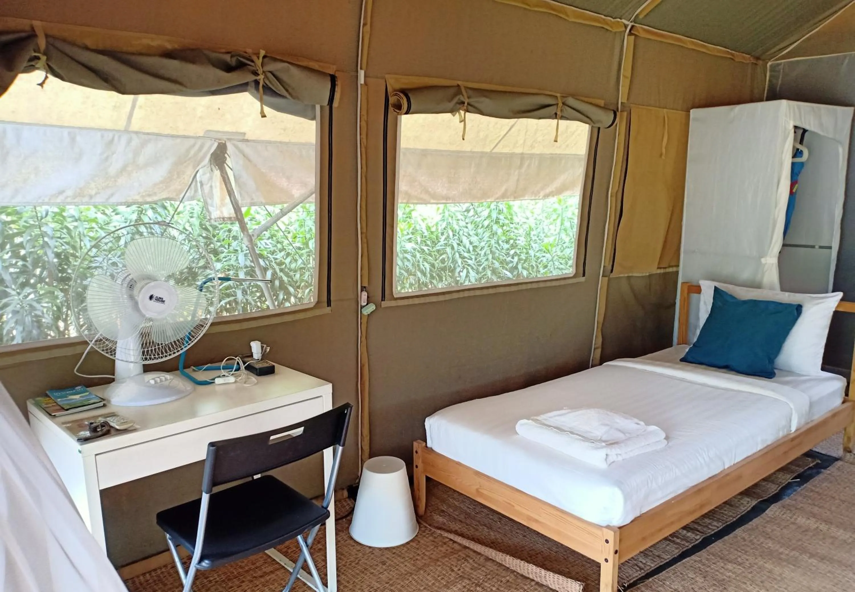 Photo of the whole room, Bed in Naivacha Tent Koh Mak
