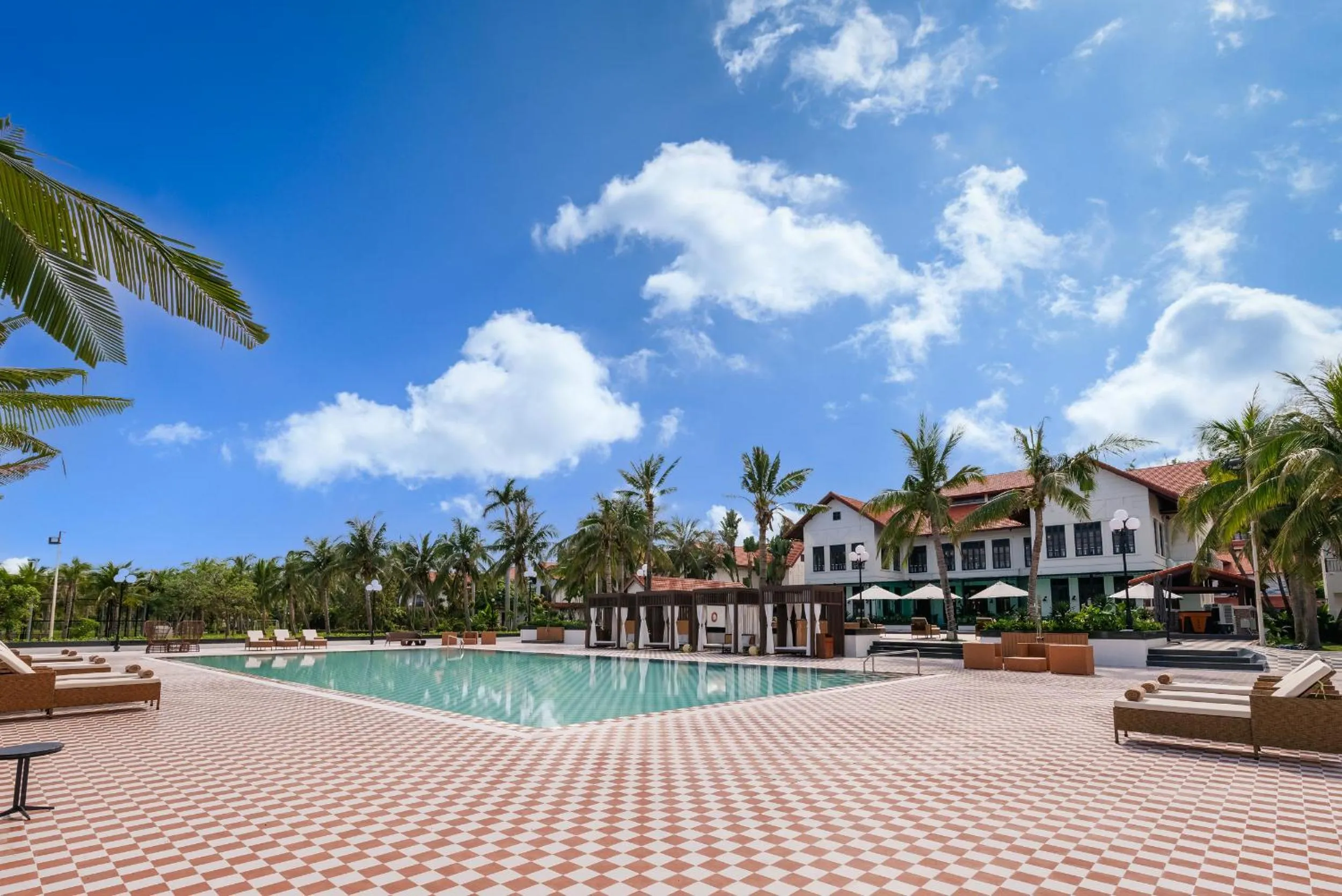 Swimming pool in Tuan Chau Resort Ha Long