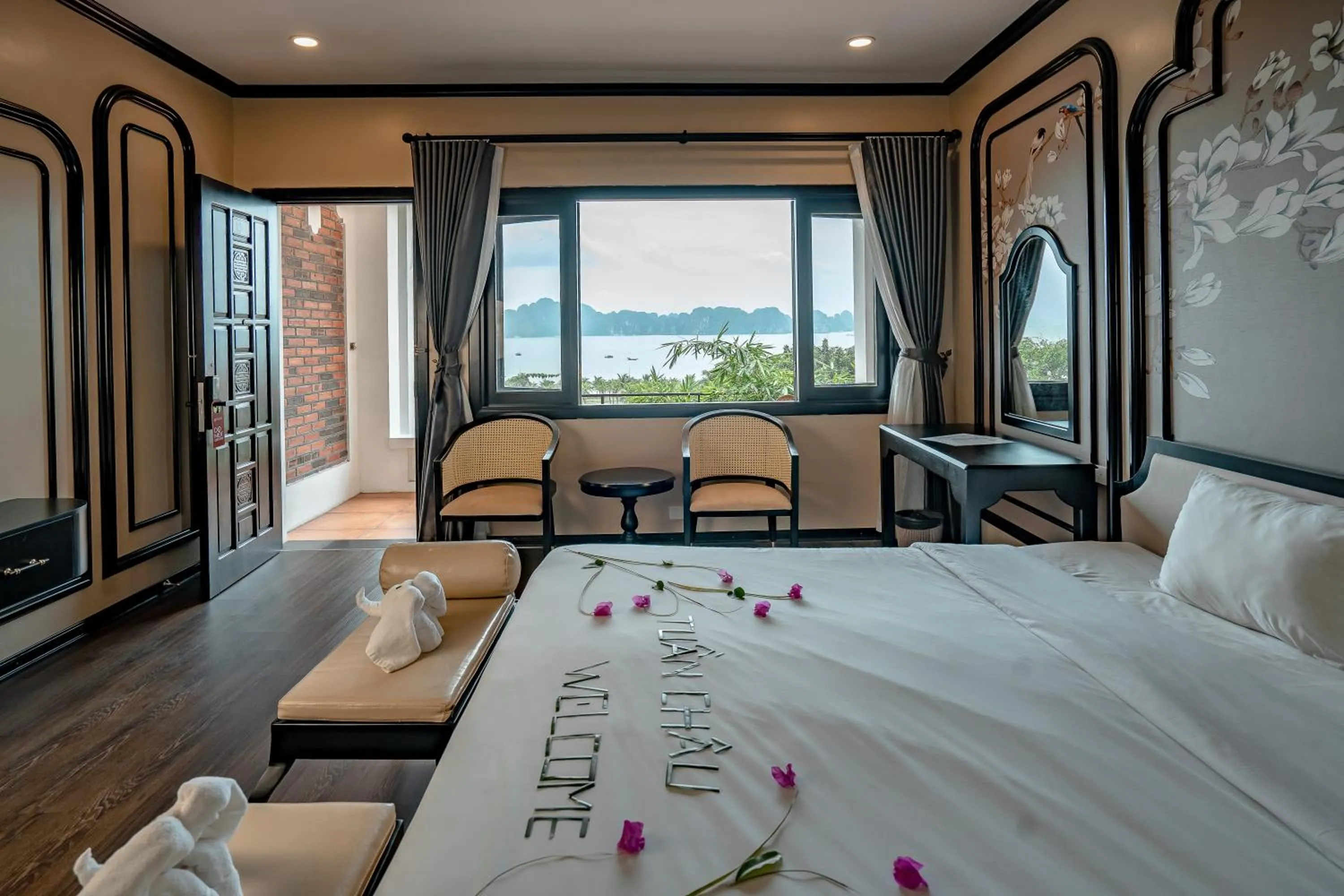 Bed in Tuan Chau Resort Ha Long
