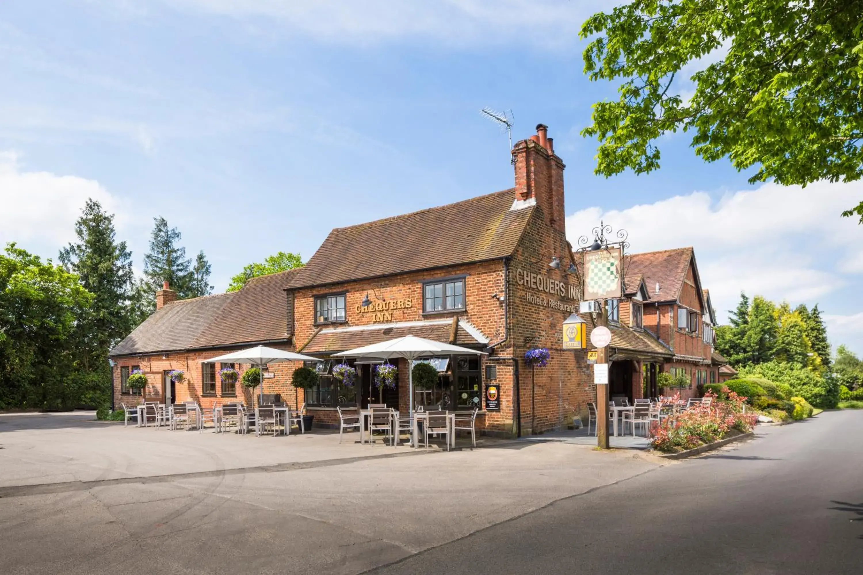 Patio, Property Building in The Chequers Inn