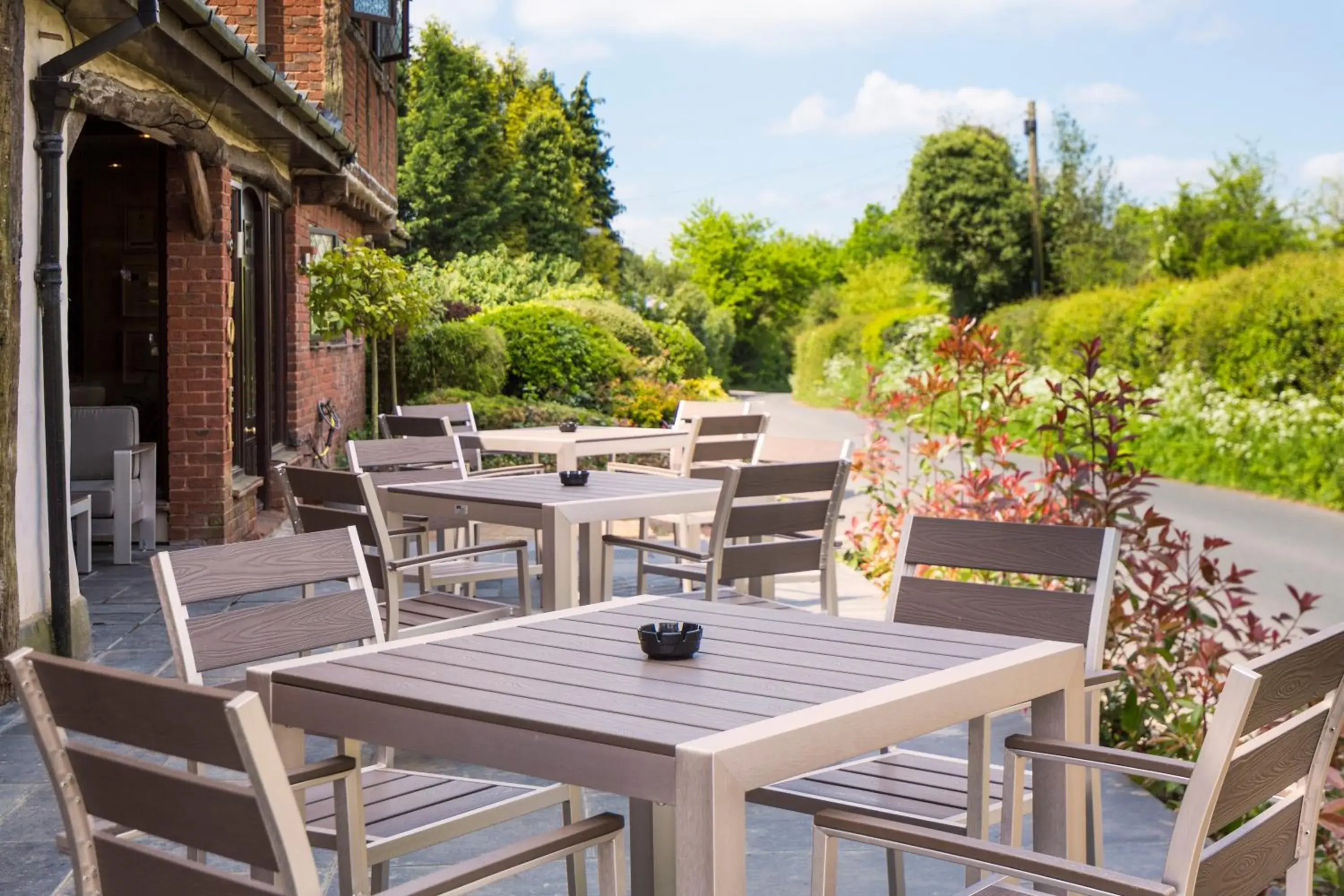 Patio, Restaurant/Places to Eat in The Chequers Inn