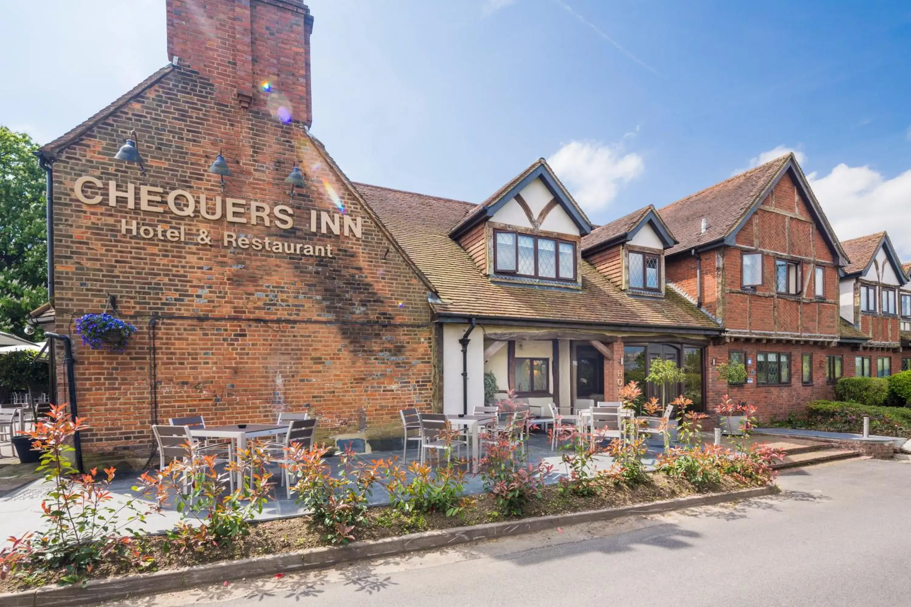 Facade/entrance, Property Building in The Chequers Inn