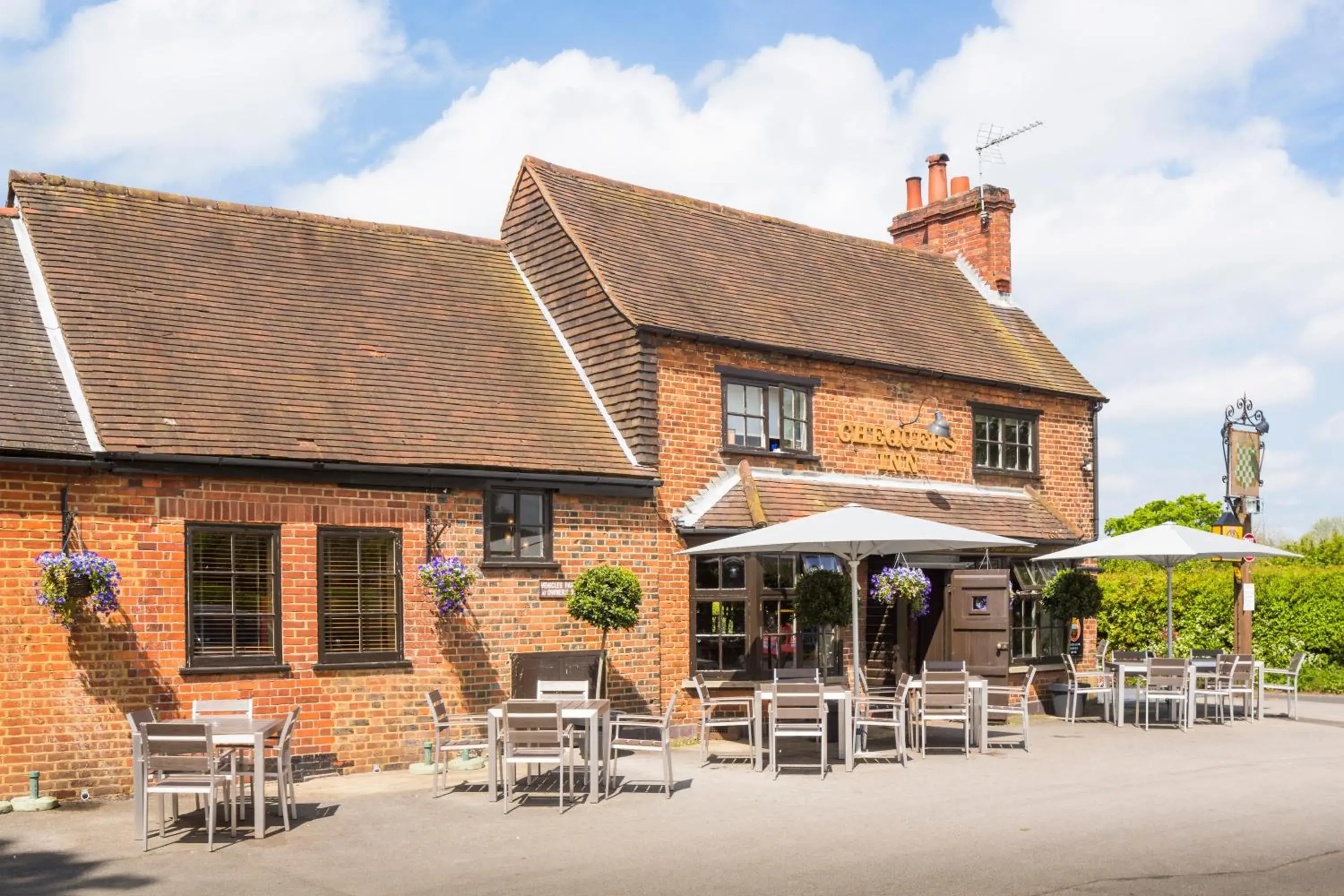 Patio, Property Building in The Chequers Inn