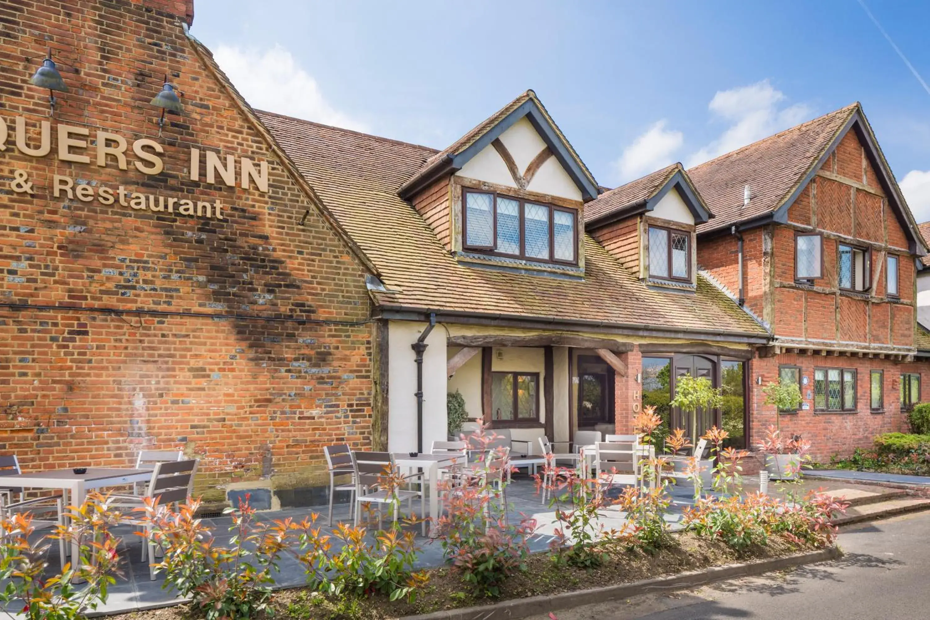 Patio, Property Building in The Chequers Inn