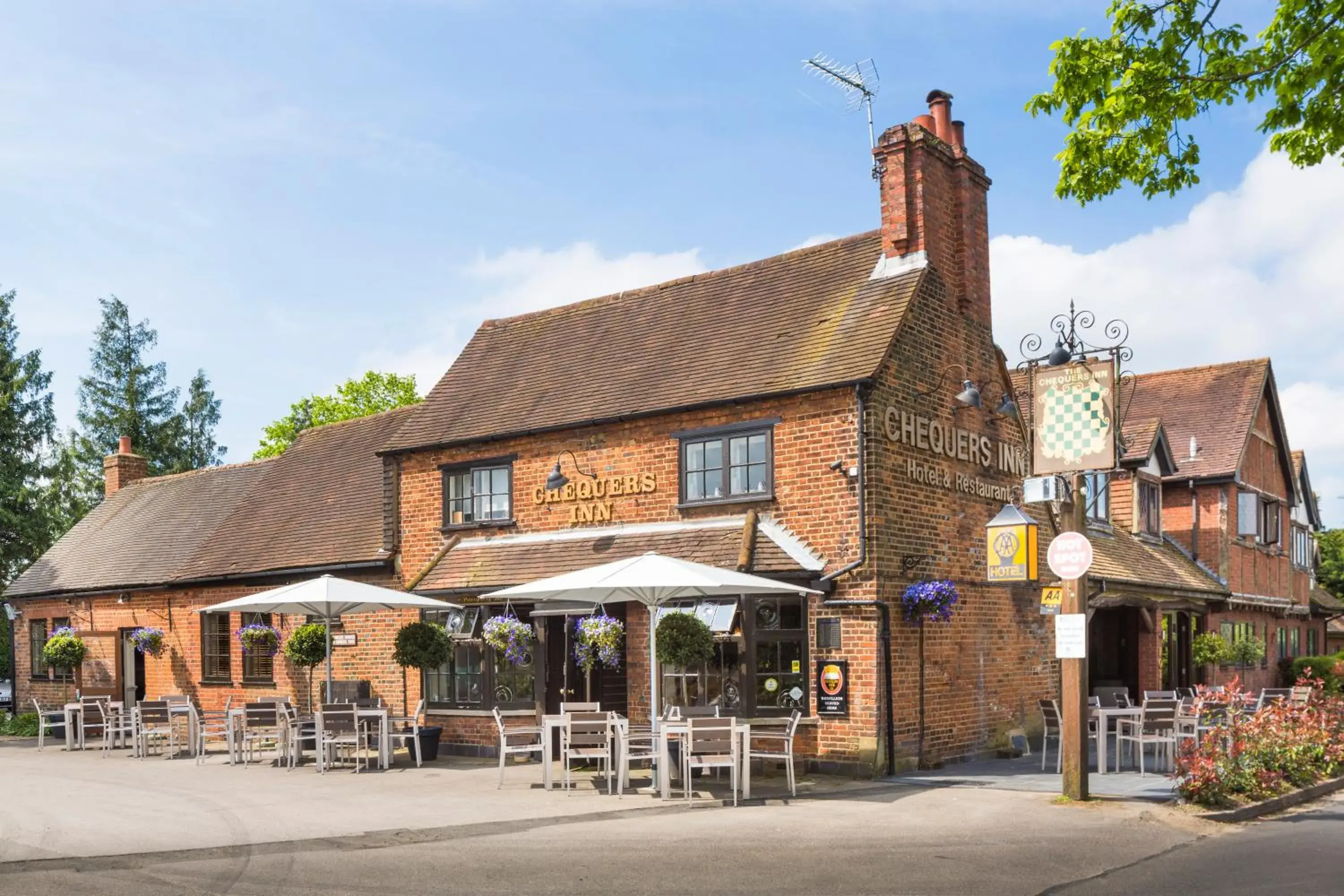 Patio, Property Building in The Chequers Inn