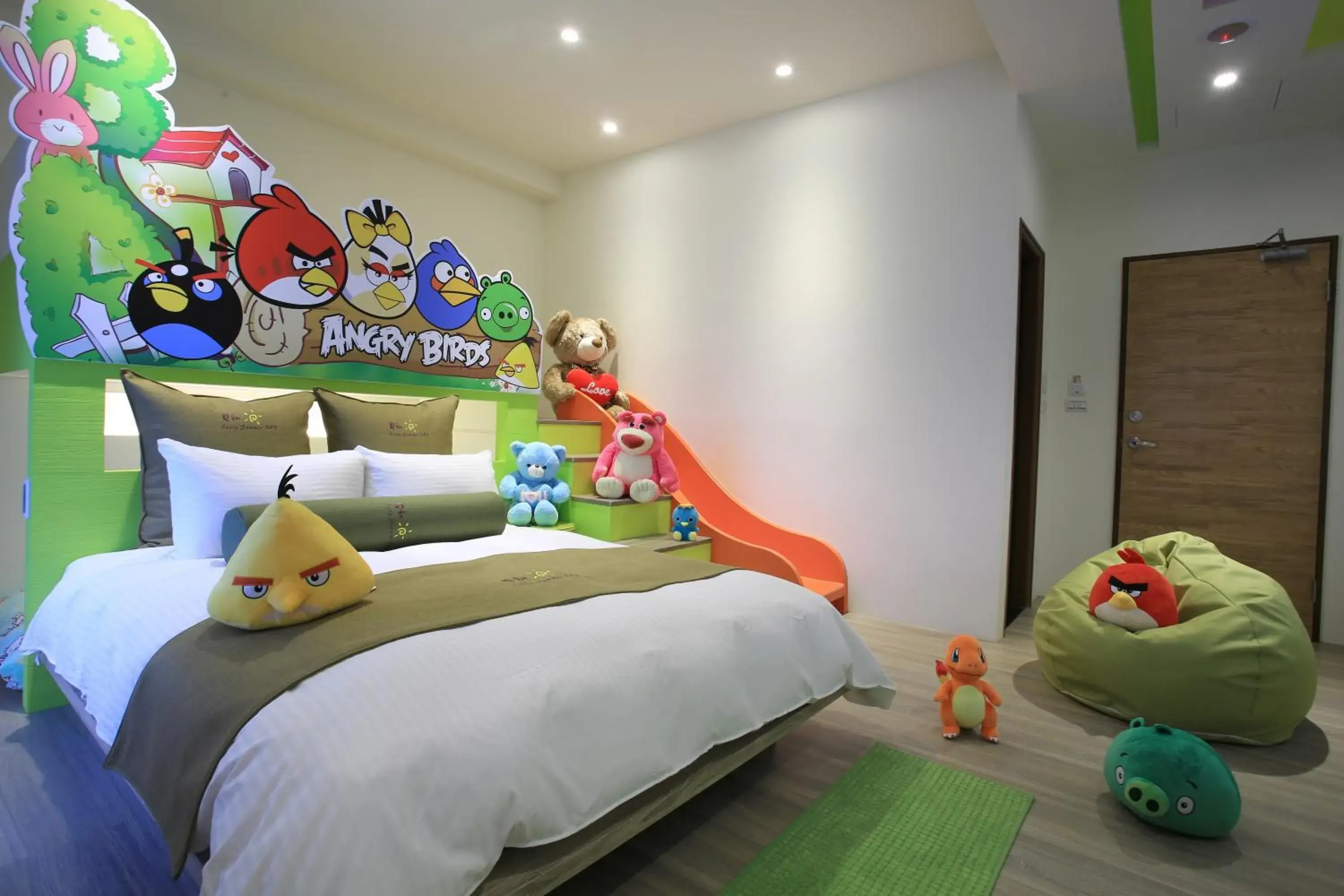 Garden, Bed in Early Summer Garden, Bed in Early Summer