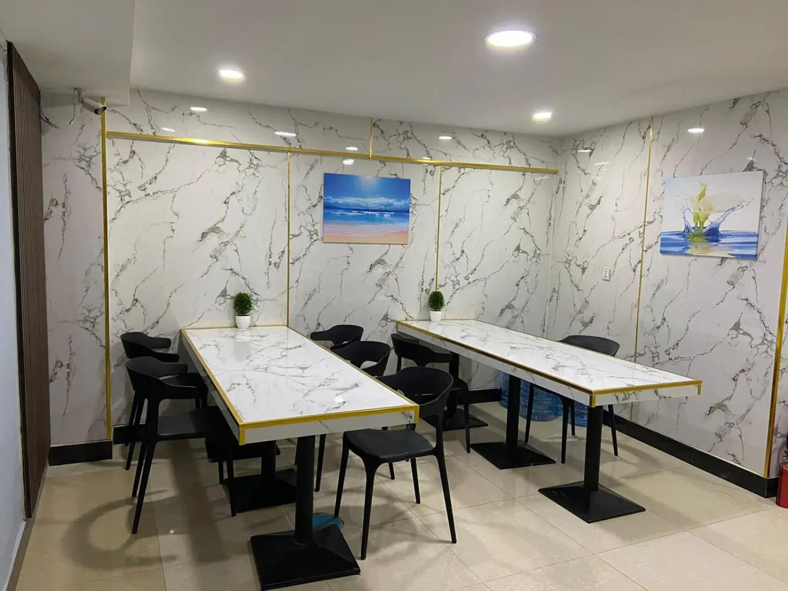 Restaurant/places to eat in DE Hotel Restaurant/places to eat in DE Hotel