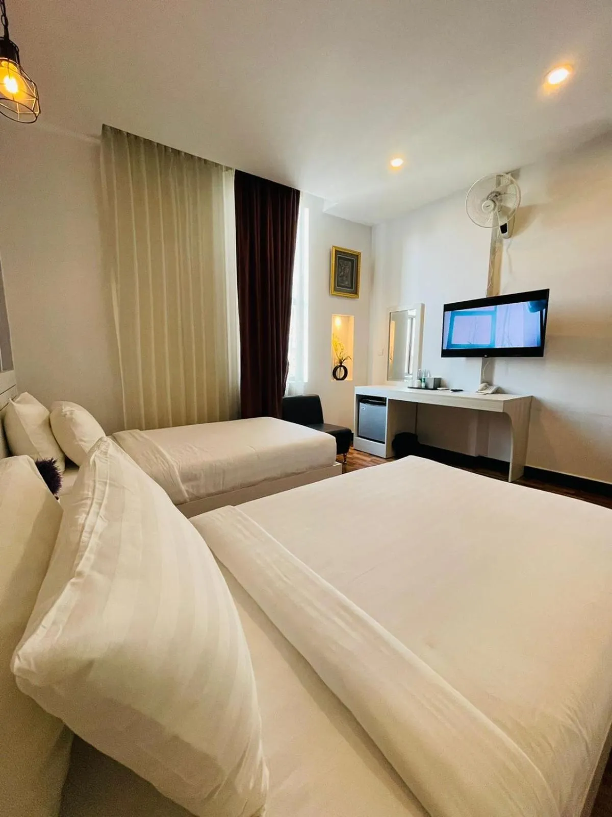 Photo of the whole room, Bed in DE Hotel