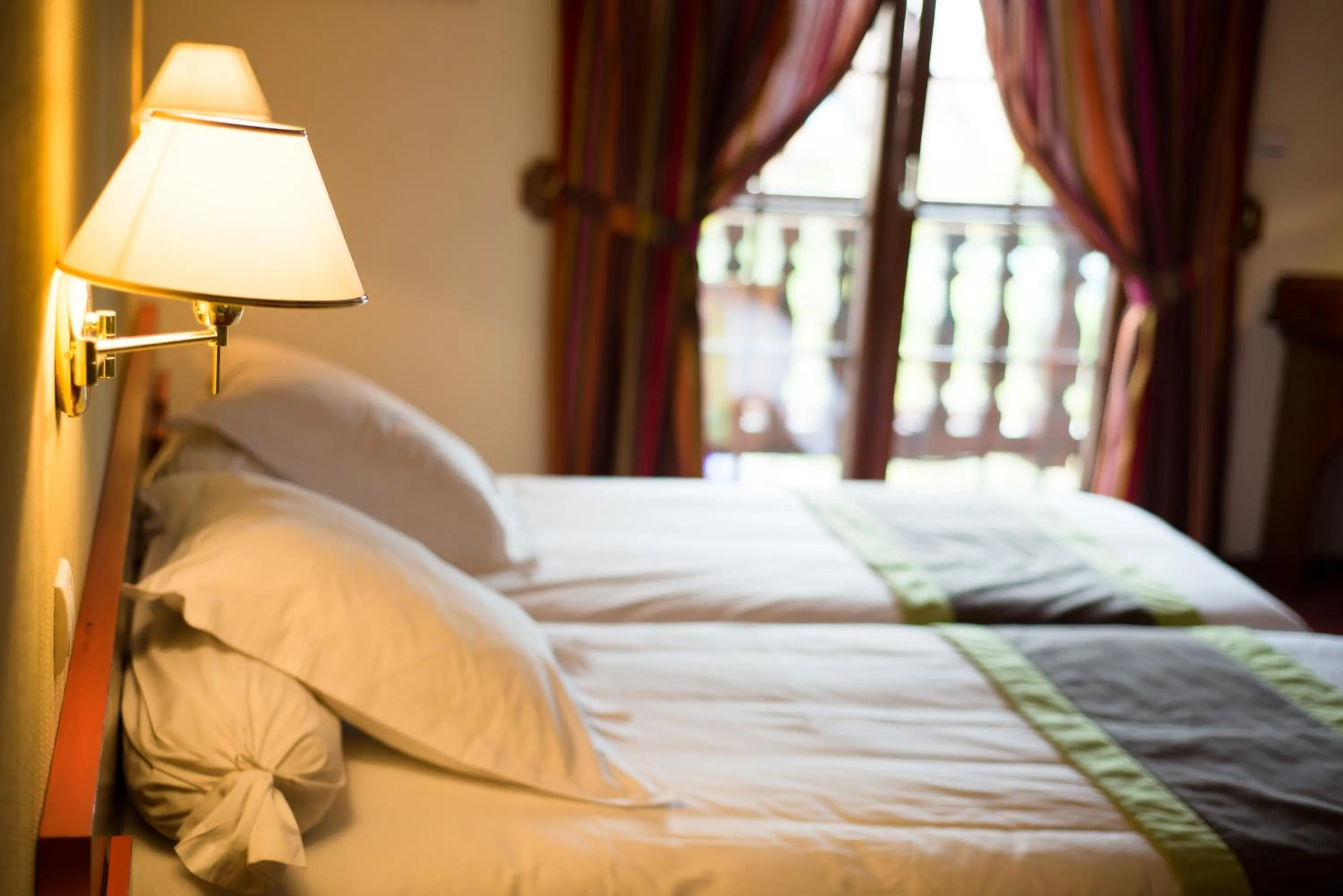 Bed in Logis Hotel Restaurant A L'Etoile