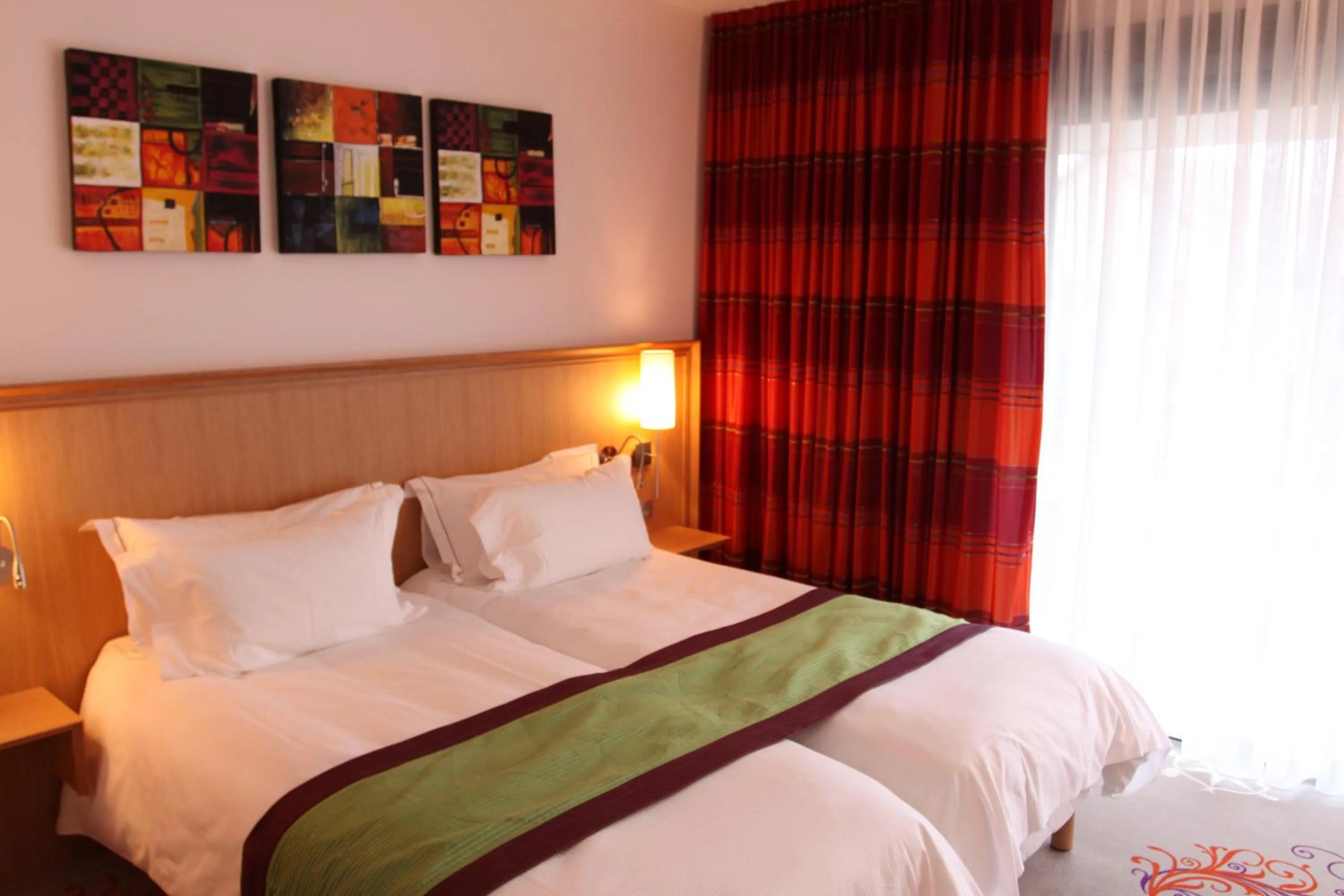 Bed in Logis Hotel Restaurant A L'Etoile