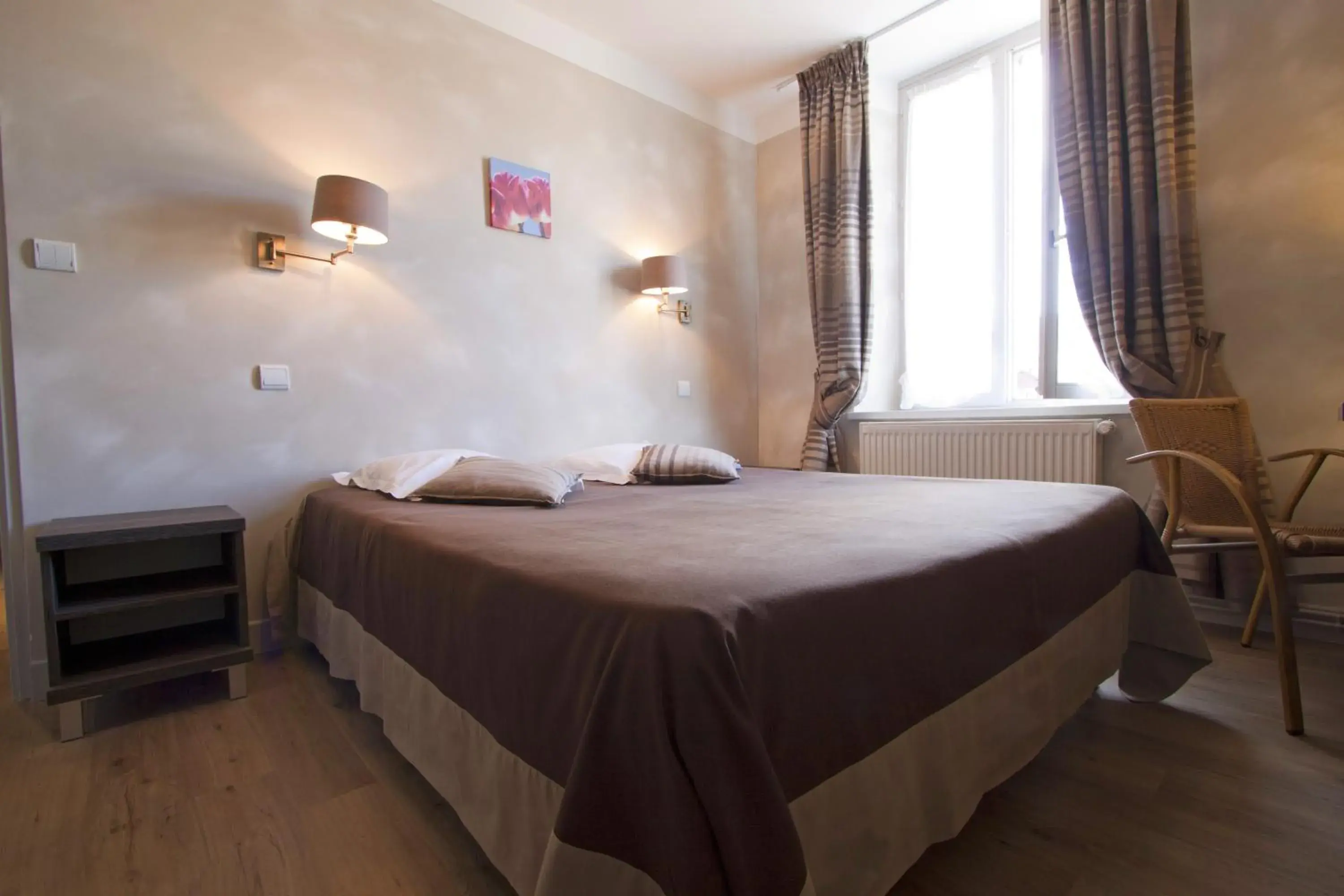 Triple Room in Logis La Résidence Triple Room in Logis La Résidence