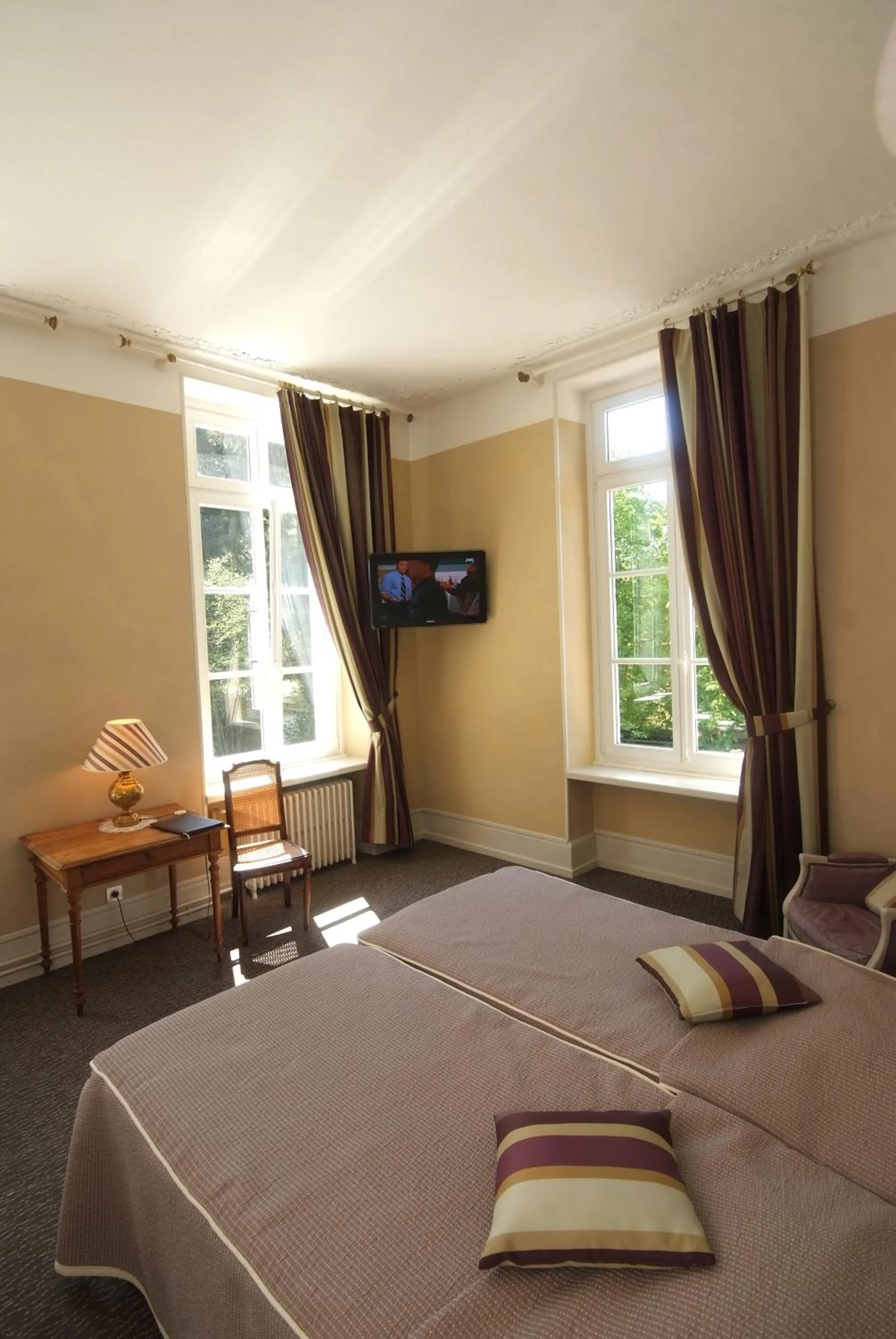 Bed in Logis La Résidence