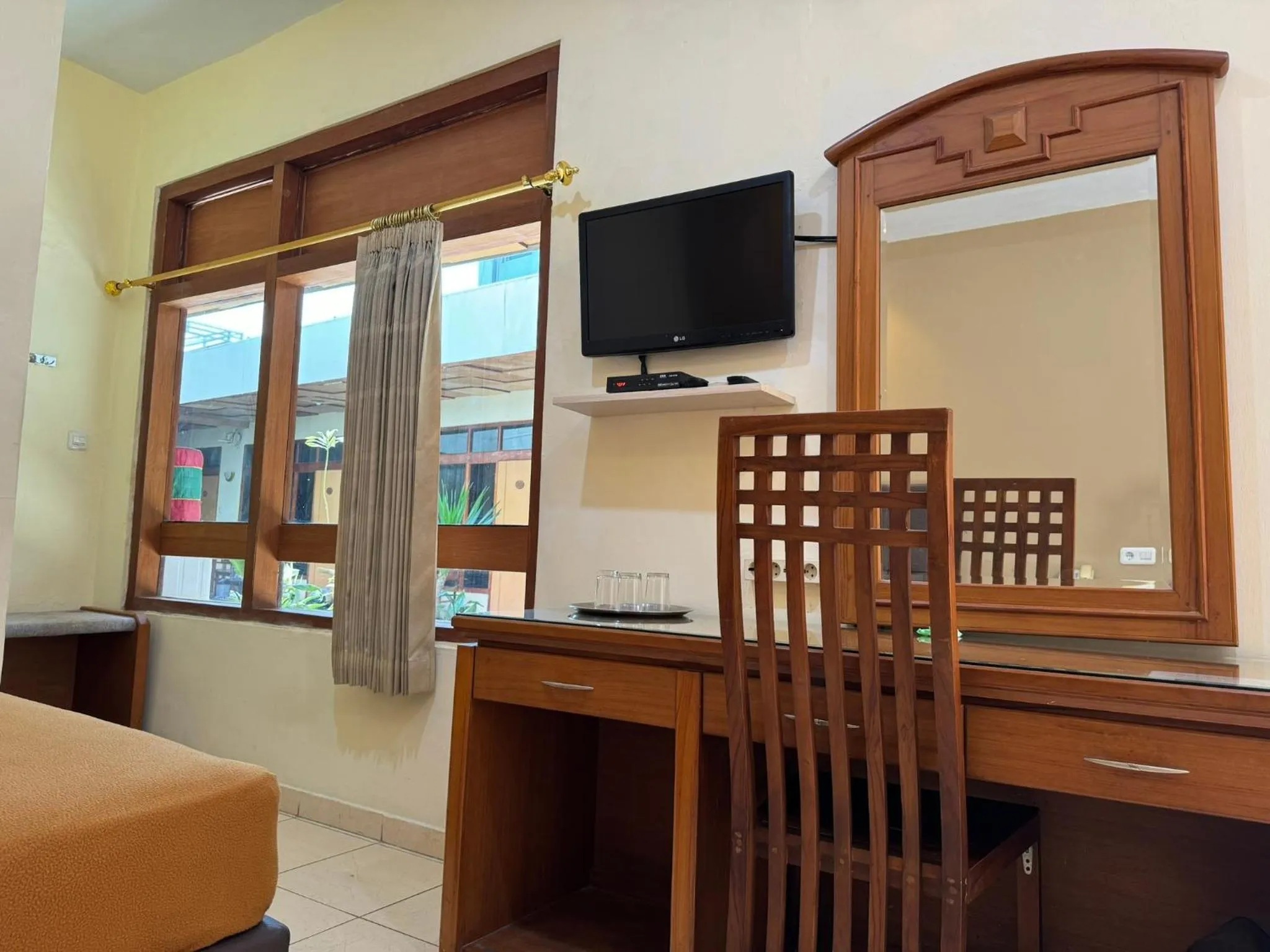 TV and multimedia in Hotel Priangan