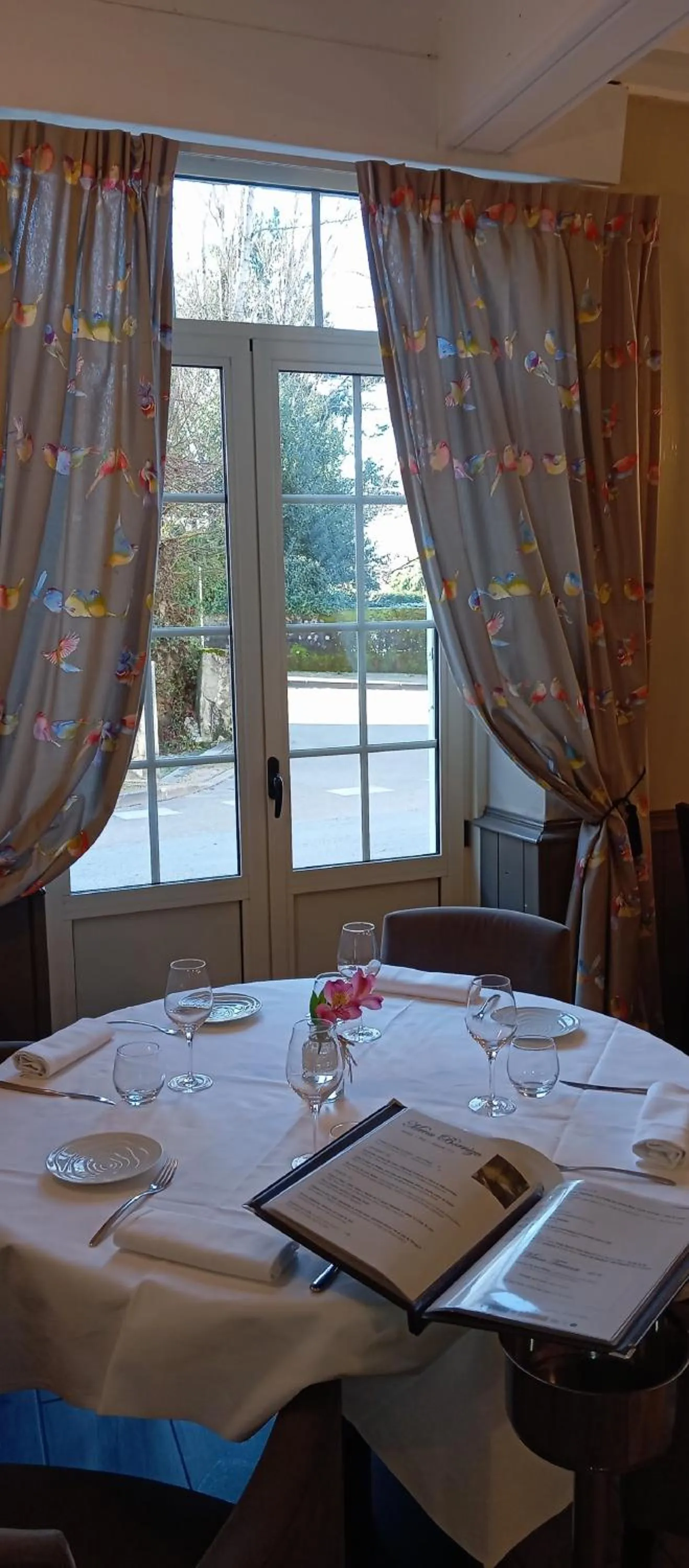 Restaurant/places to eat, Bed in Logis Hôtel Restaurant La Vieille Auberge, Art and Gallery