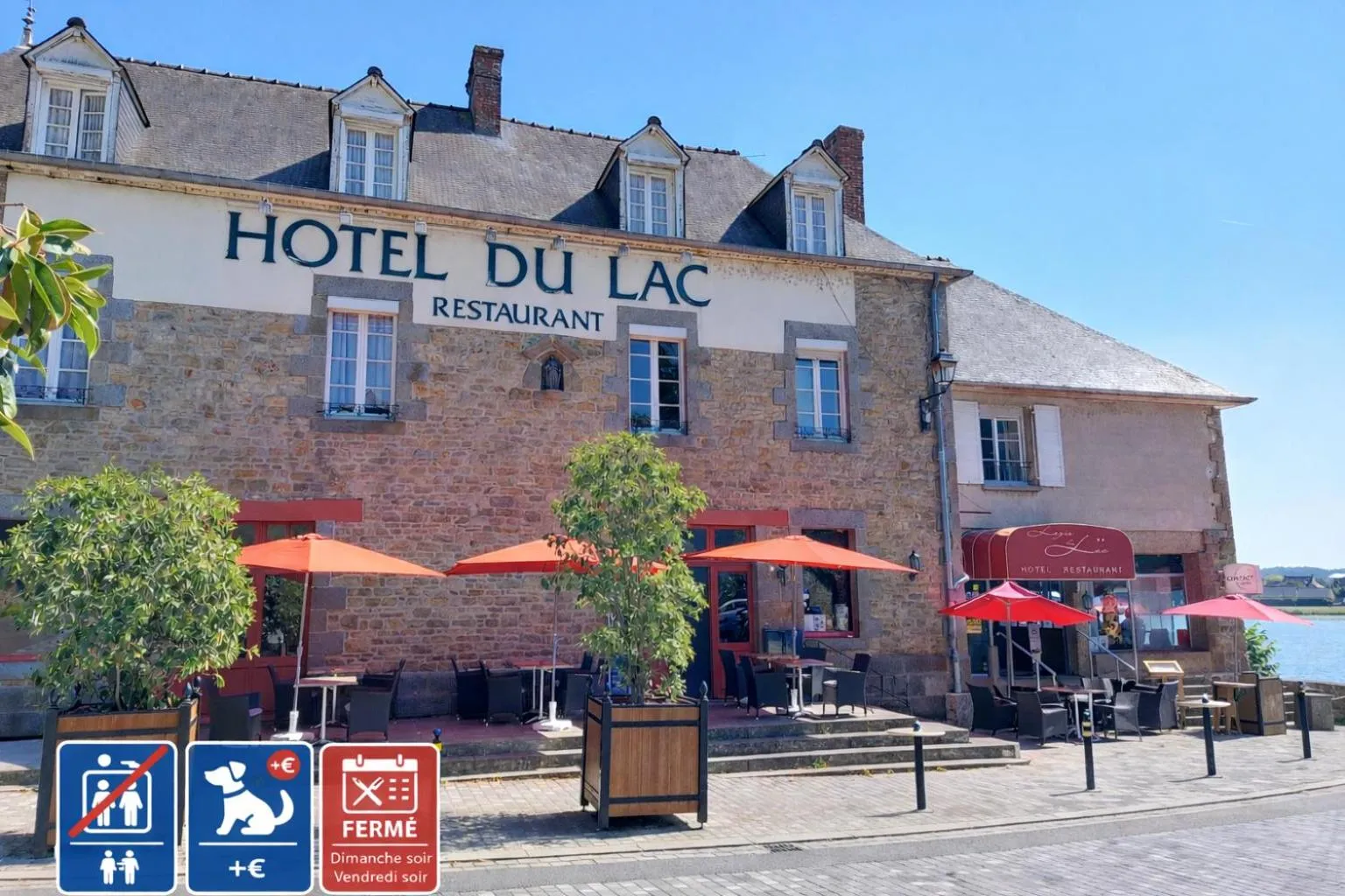 Property building in Hôtel Restaurant du Lac