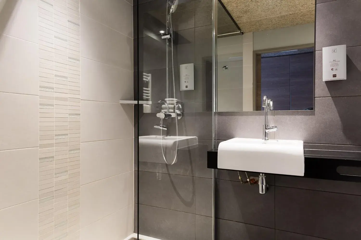 Superior Double Room with Terrace in Logis LE RABELAIS Hôtel- Restaurant - SPA Superior Double Room with Terrace in Logis LE RABELAIS Hôtel- Restaurant - SPA