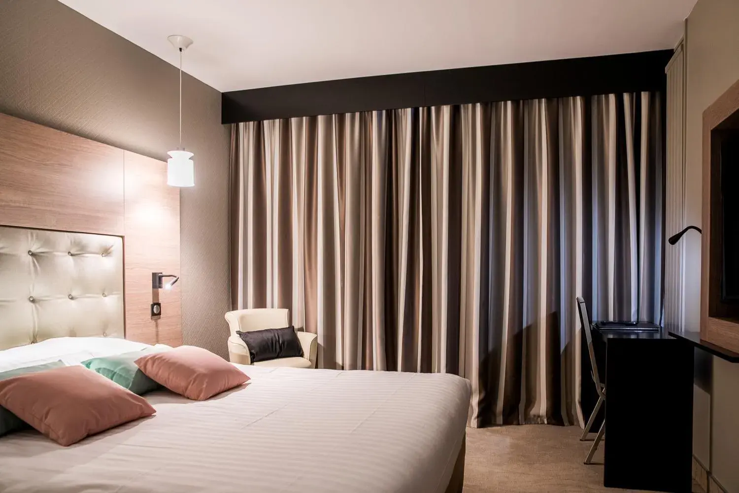 Club Double Room in Logis LE RABELAIS Hôtel- Restaurant - SPA Club Double Room in Logis LE RABELAIS Hôtel- Restaurant - SPA