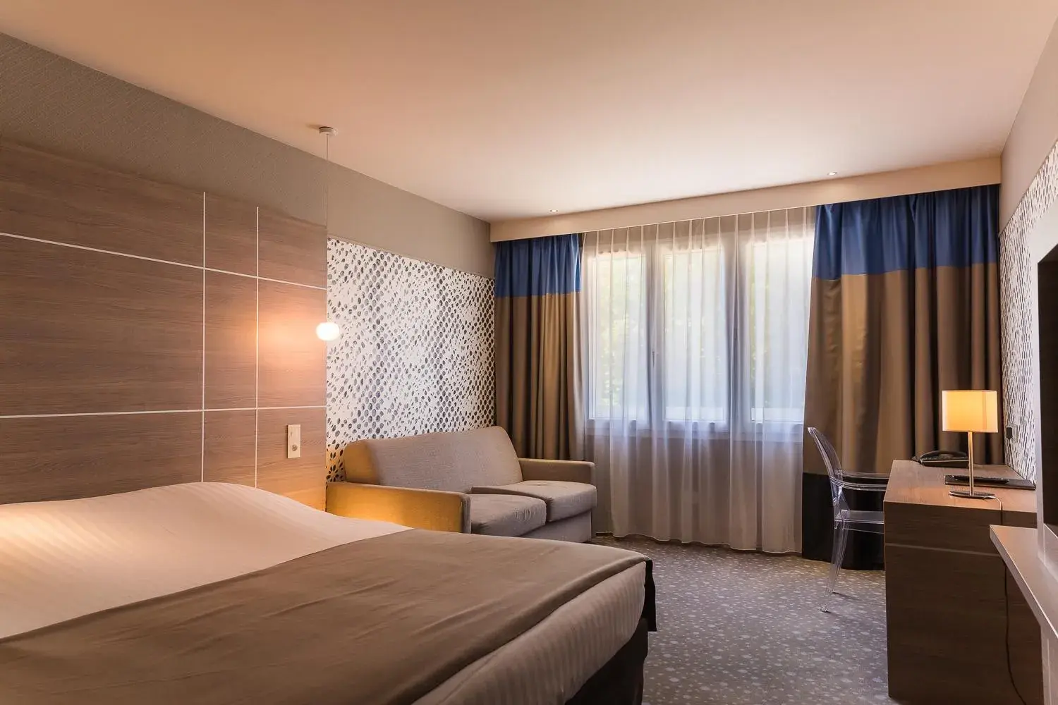 Privilege Quadruple Room in Logis LE RABELAIS Hôtel- Restaurant - SPA Privilege Quadruple Room in Logis LE RABELAIS Hôtel- Restaurant - SPA