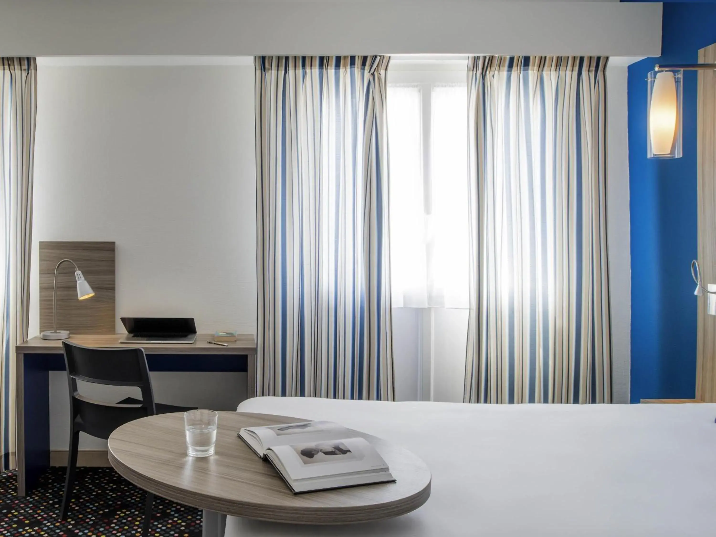 Bedroom, Bed in ibis Styles St Gilles Croix de Vie centre-ville Bedroom, Bed in ibis Styles St Gilles Croix de Vie centre-ville