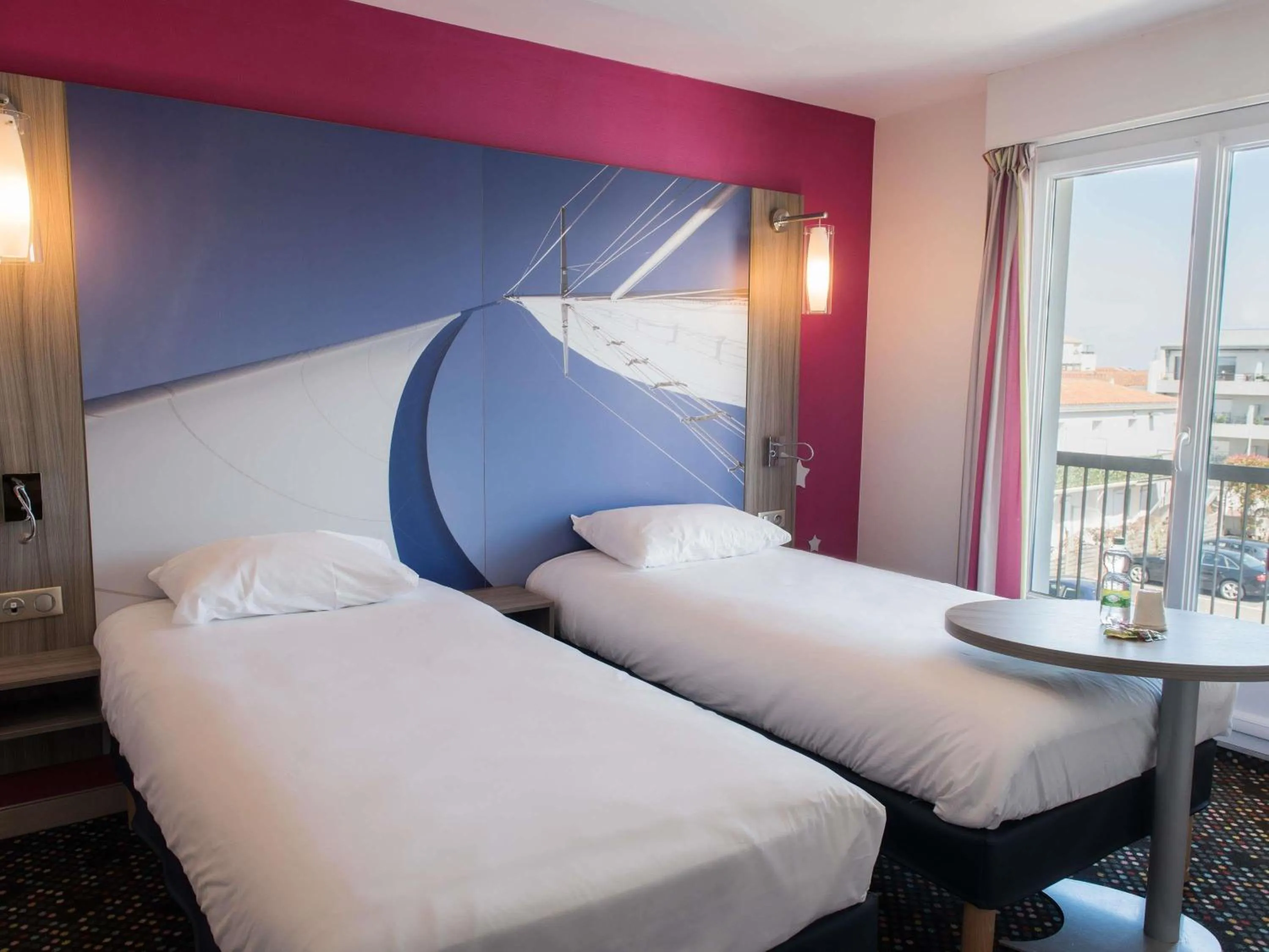 Bedroom, Bed in ibis Styles St Gilles Croix de Vie centre-ville