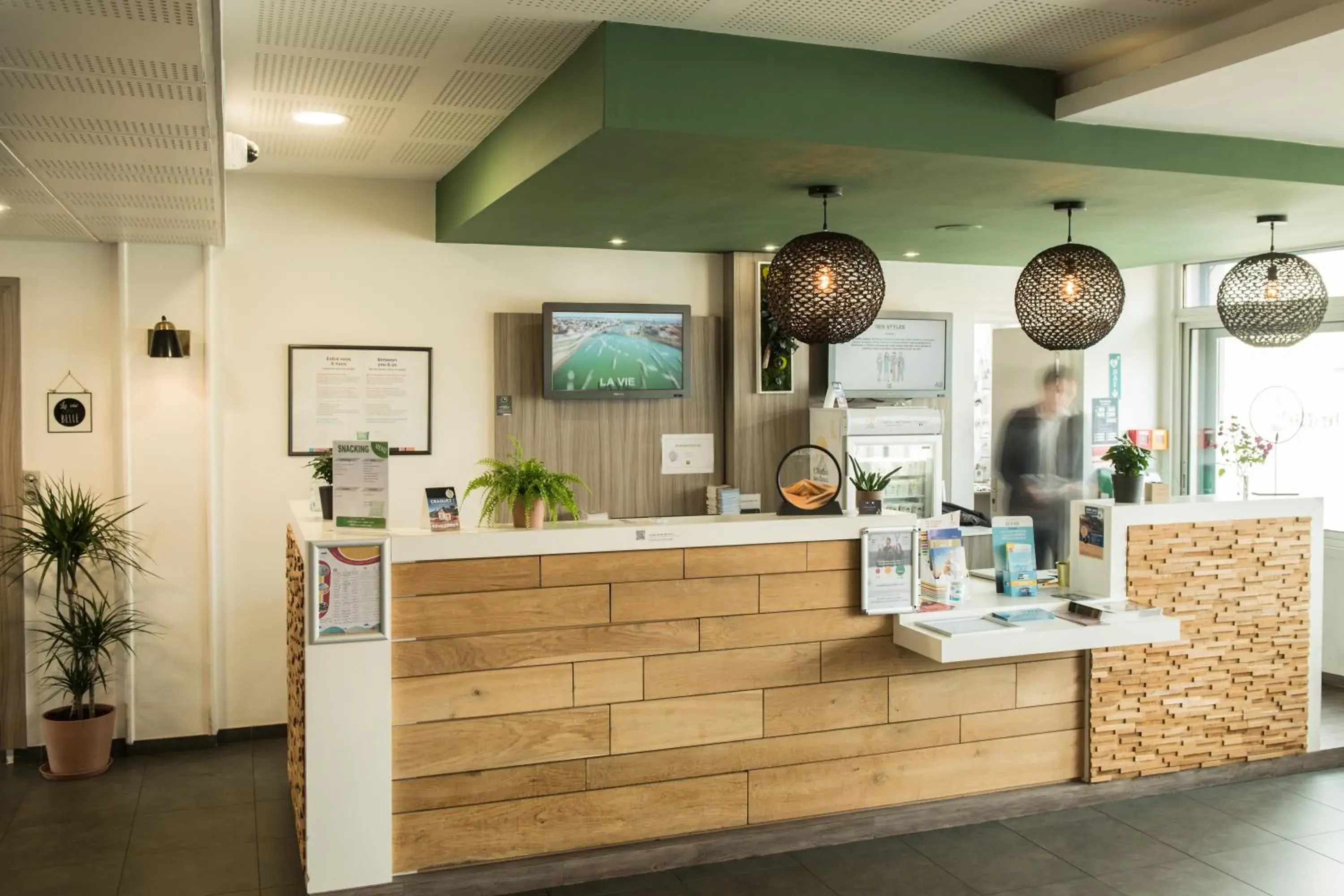 Lobby or reception in ibis Styles St Gilles Croix de Vie centre-ville Lobby or reception in ibis Styles St Gilles Croix de Vie centre-ville