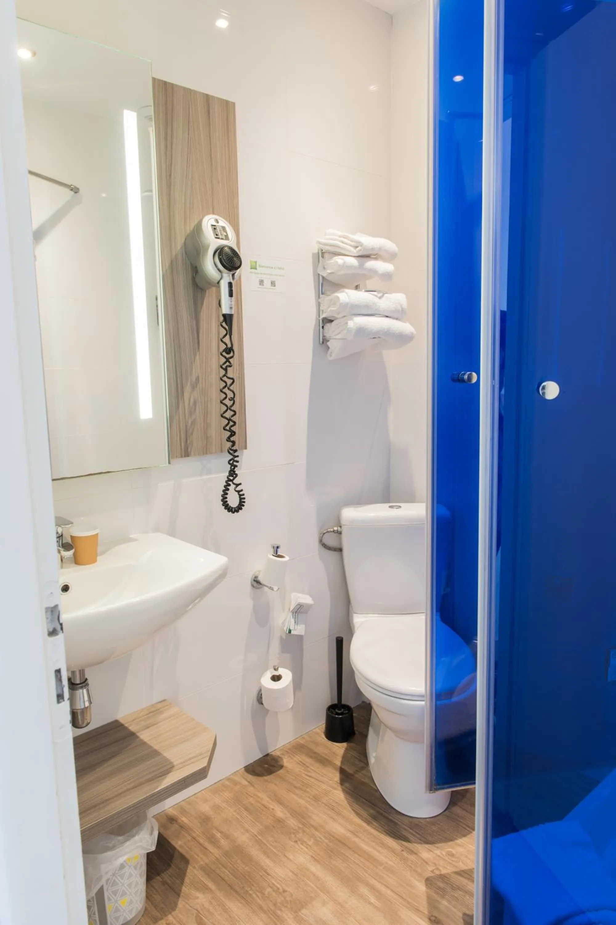 Bathroom in ibis Styles St Gilles Croix de Vie centre-ville