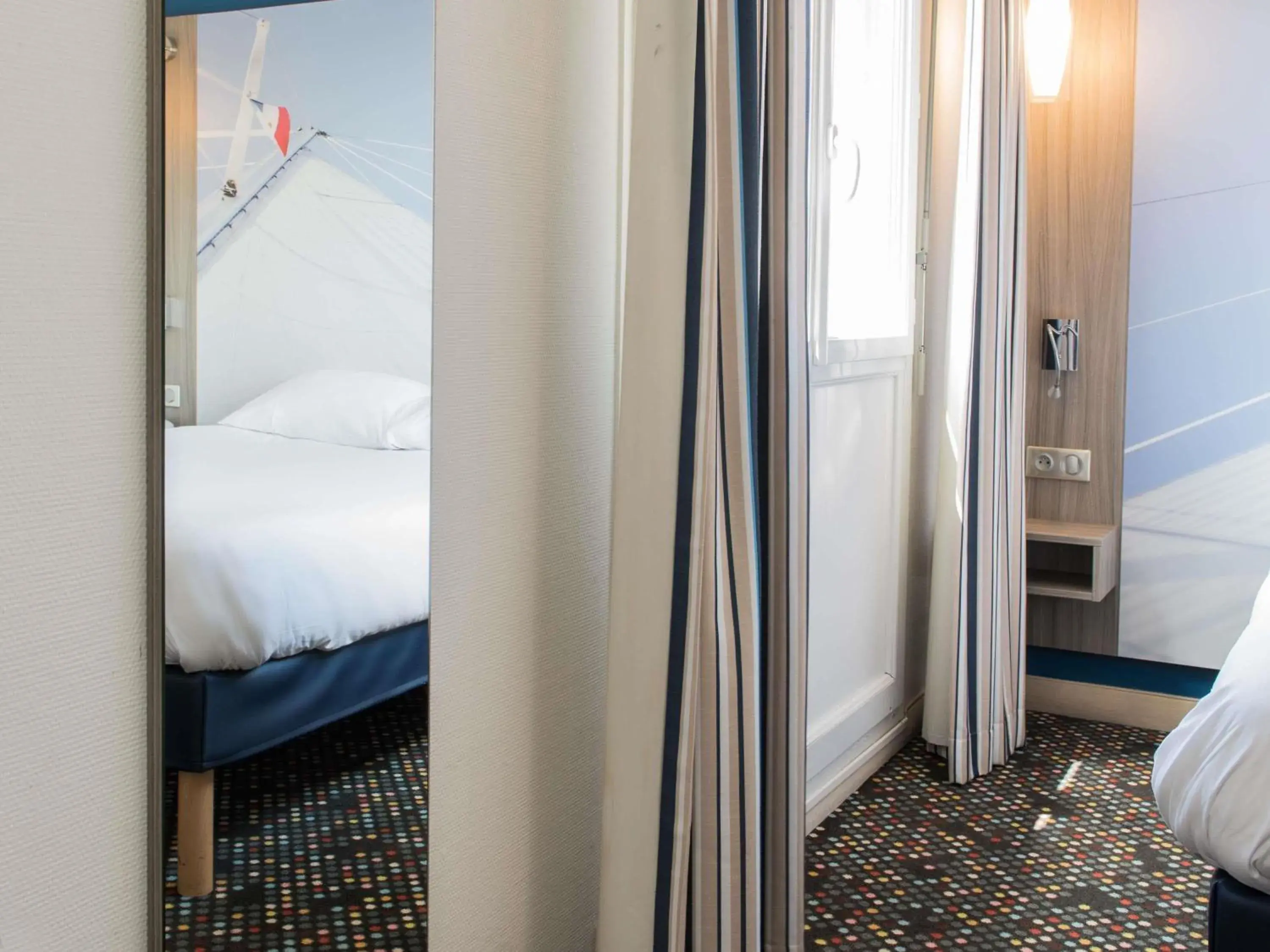 Bedroom, Bed in ibis Styles St Gilles Croix de Vie centre-ville Bedroom, Bed in ibis Styles St Gilles Croix de Vie centre-ville