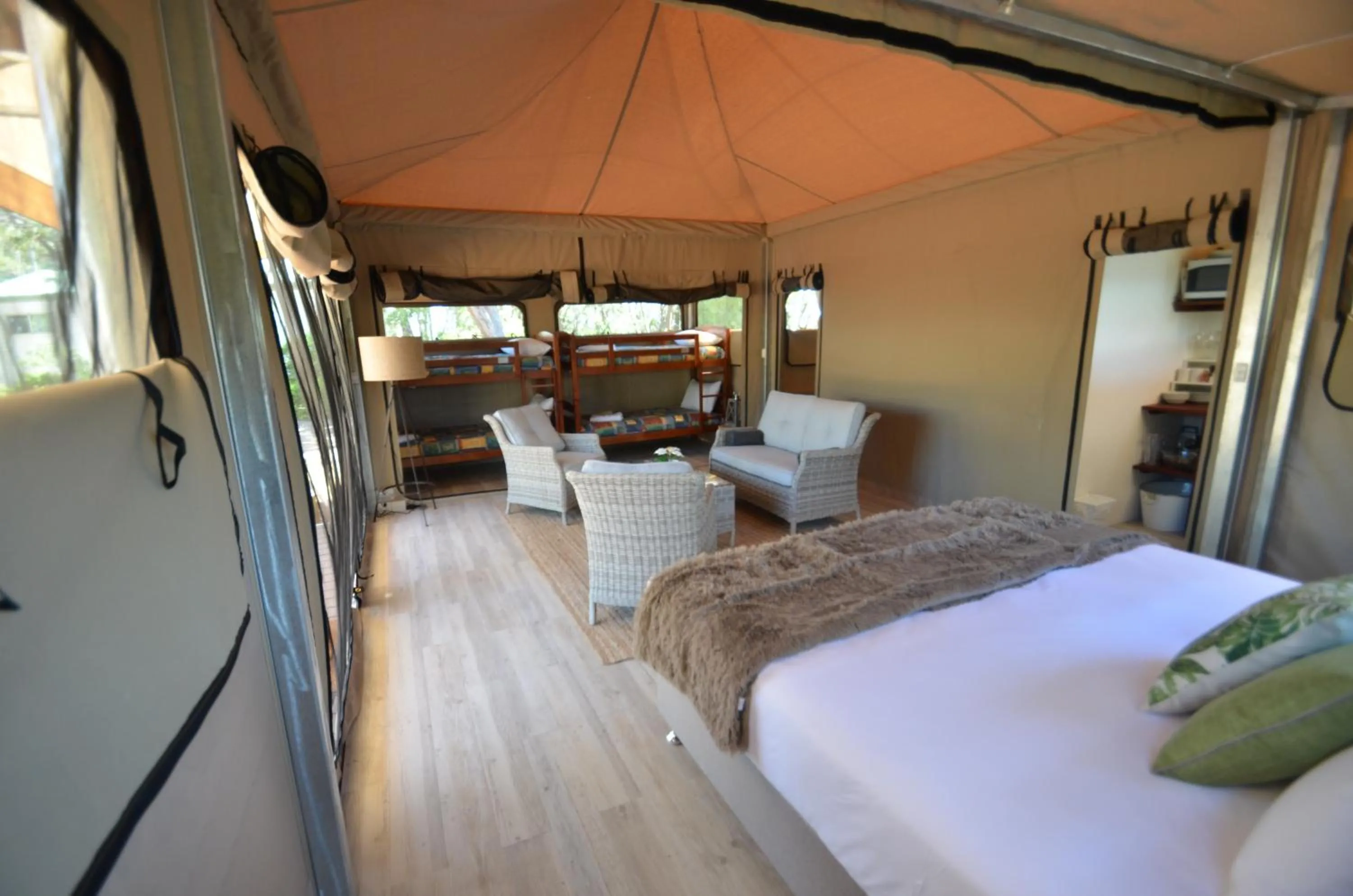Living room, Bed in Coalmine Beach Holiday Park