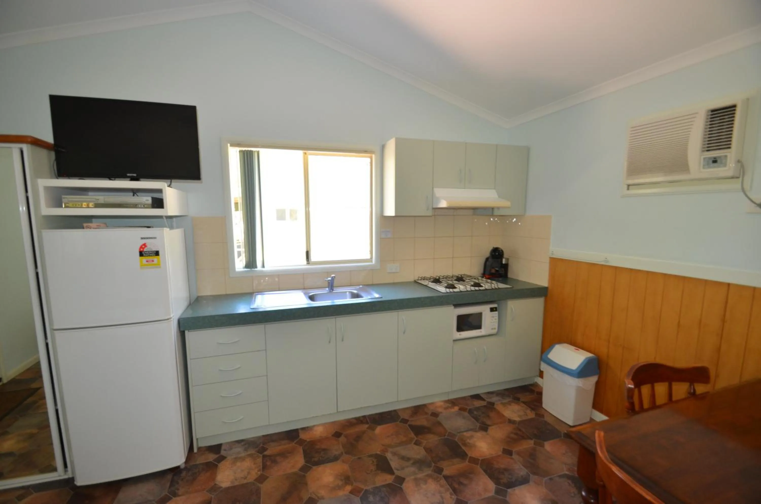 Kitchen or kitchenette in Coalmine Beach Holiday Park