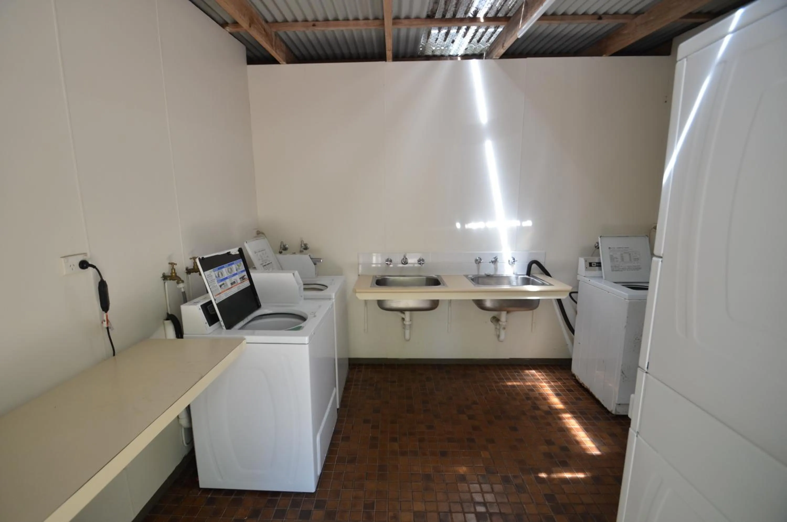 Property building in Coalmine Beach Holiday Park