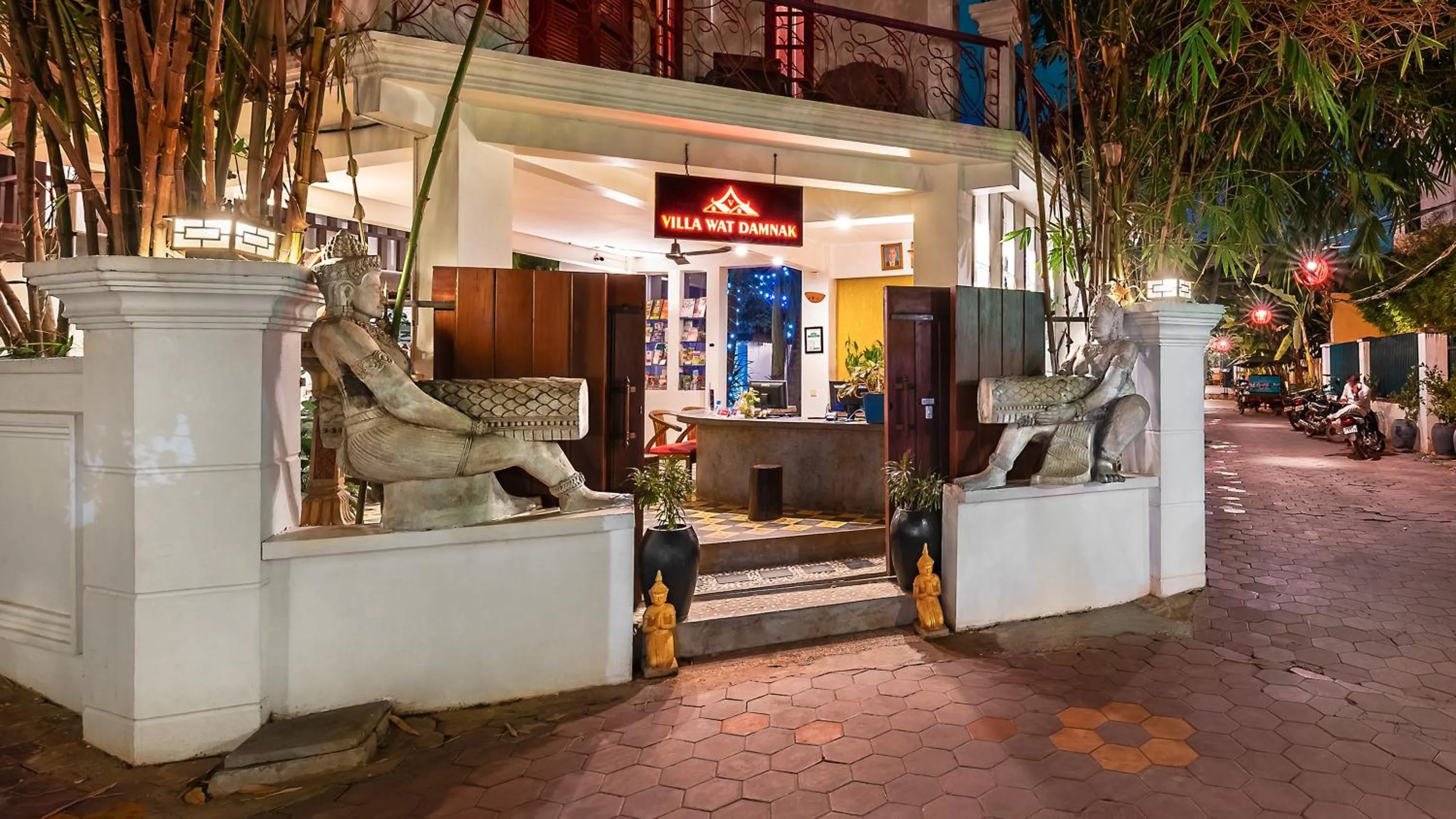 Quiet street view in Villa Wat Damnak