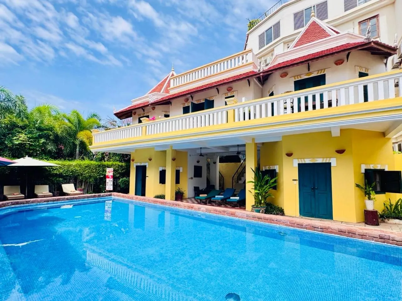 Swimming pool in Villa Wat Damnak