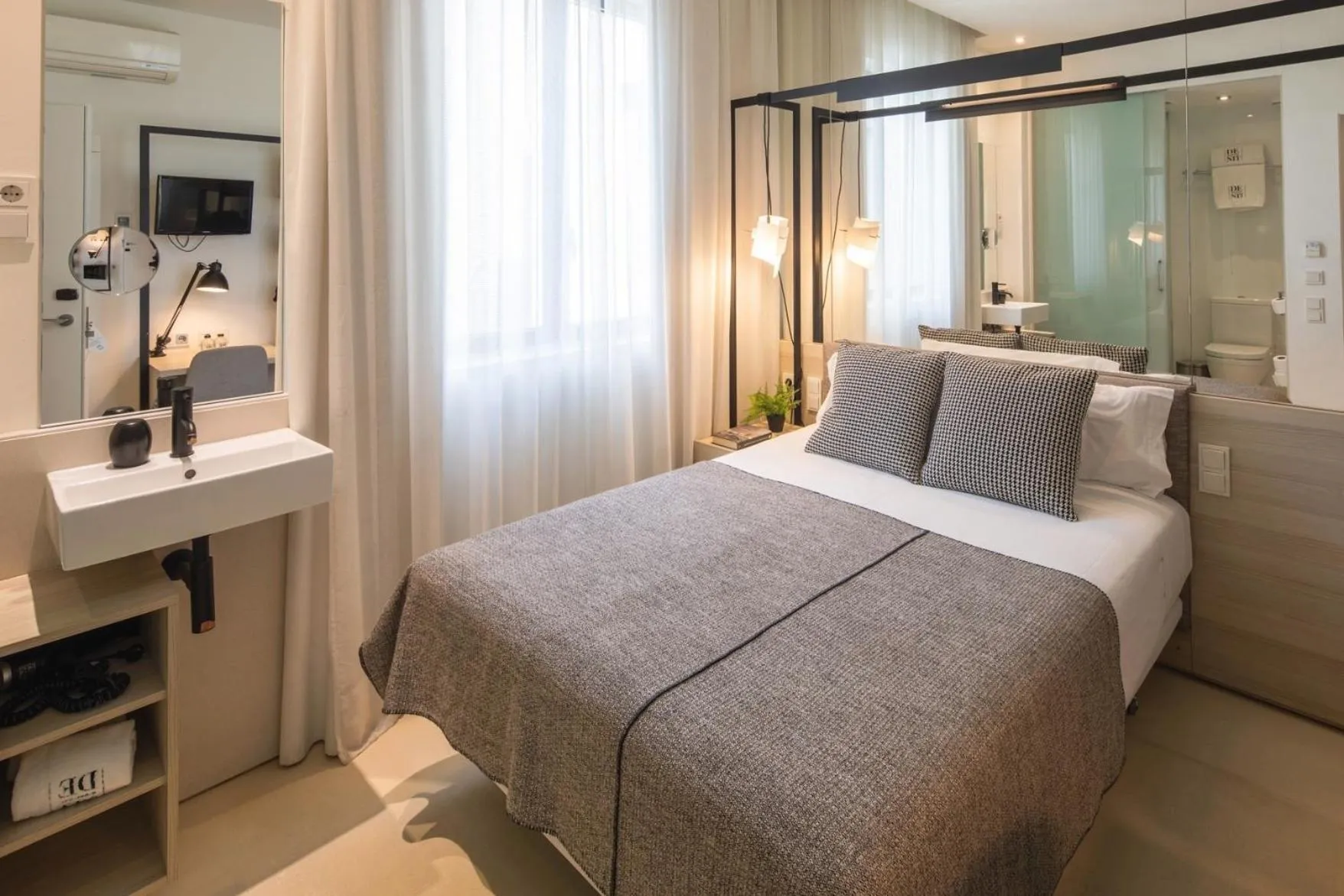 Photo of the whole room, Bed in Hotel Denit Barcelona