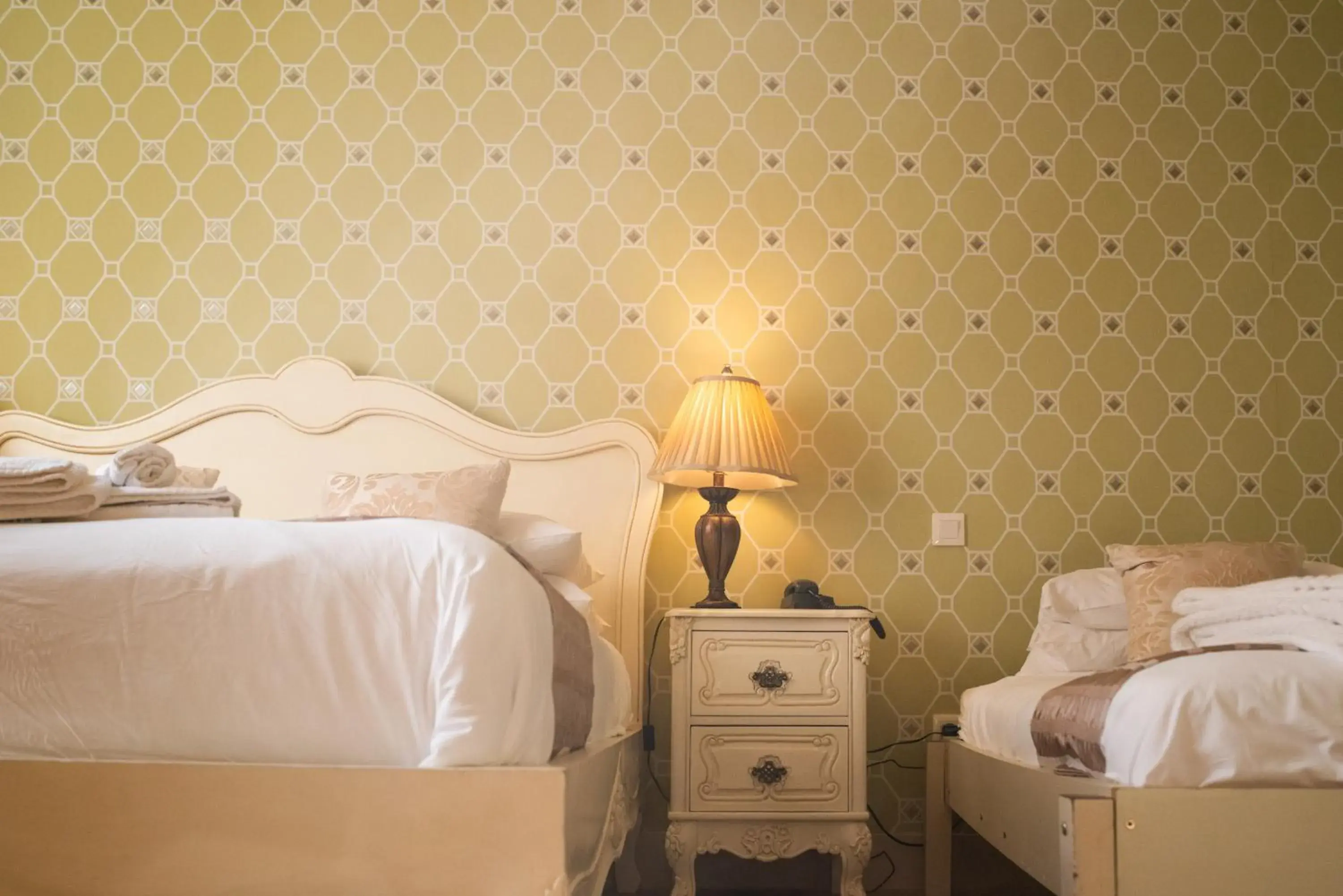 Bed in Logis Hotel De France Bed in Logis Hotel De France