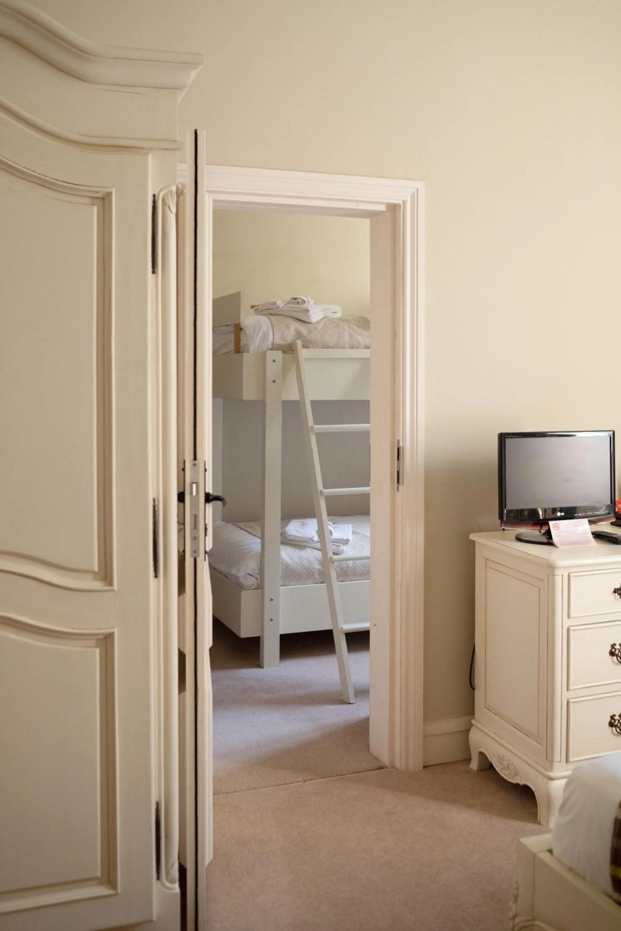 Bedroom, Bed in Logis Hotel De France